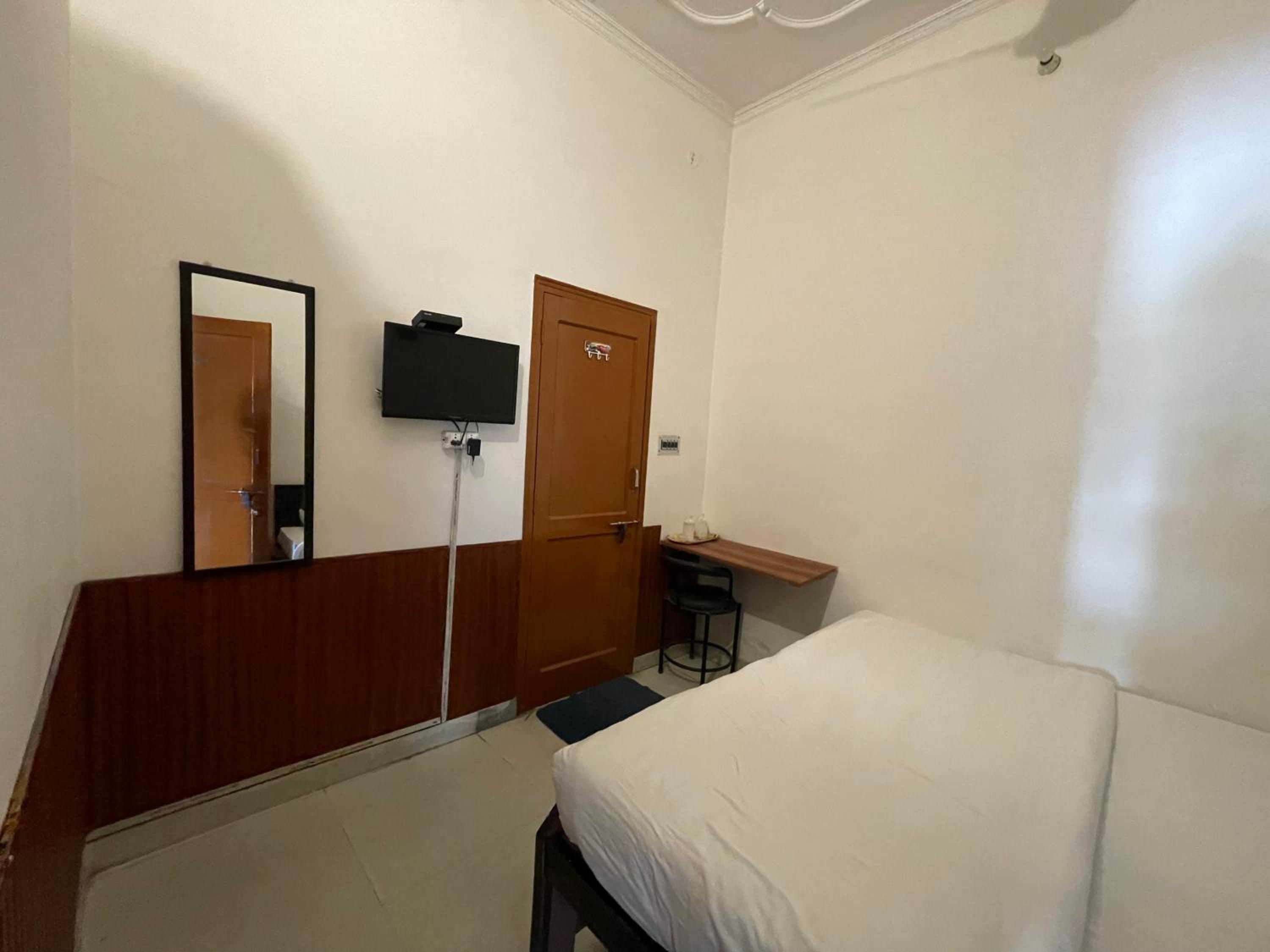 Budget Double Room photo 1