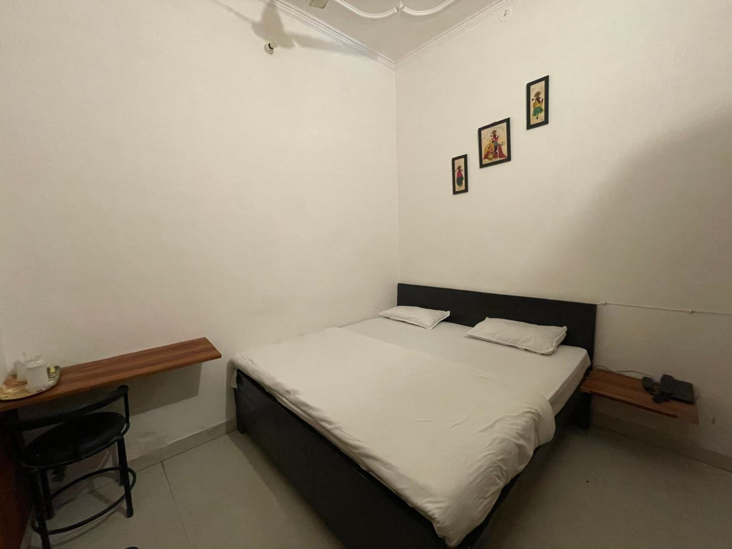 Budget Double Room photo 2
