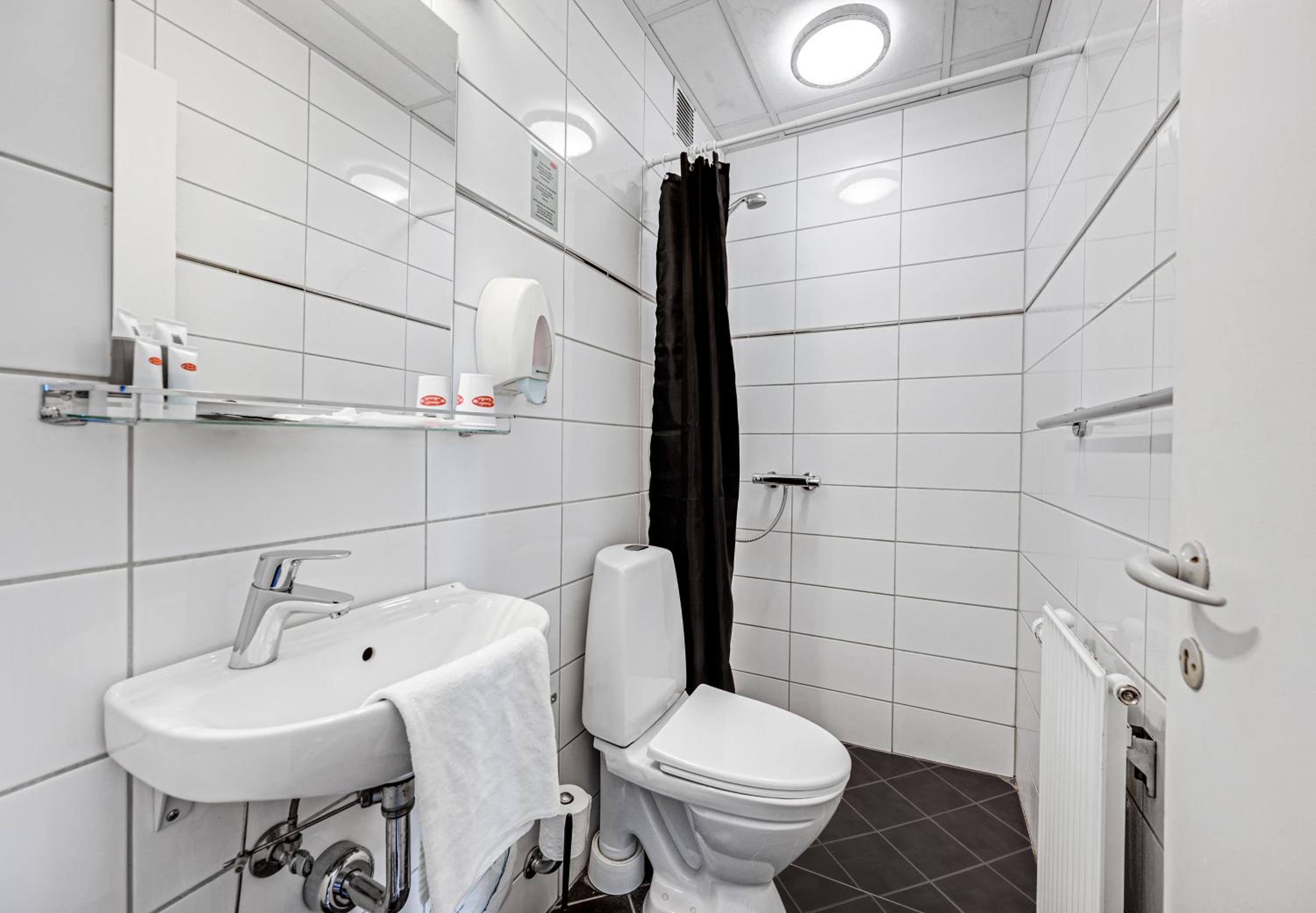 Standard Single Room thumbnail 5