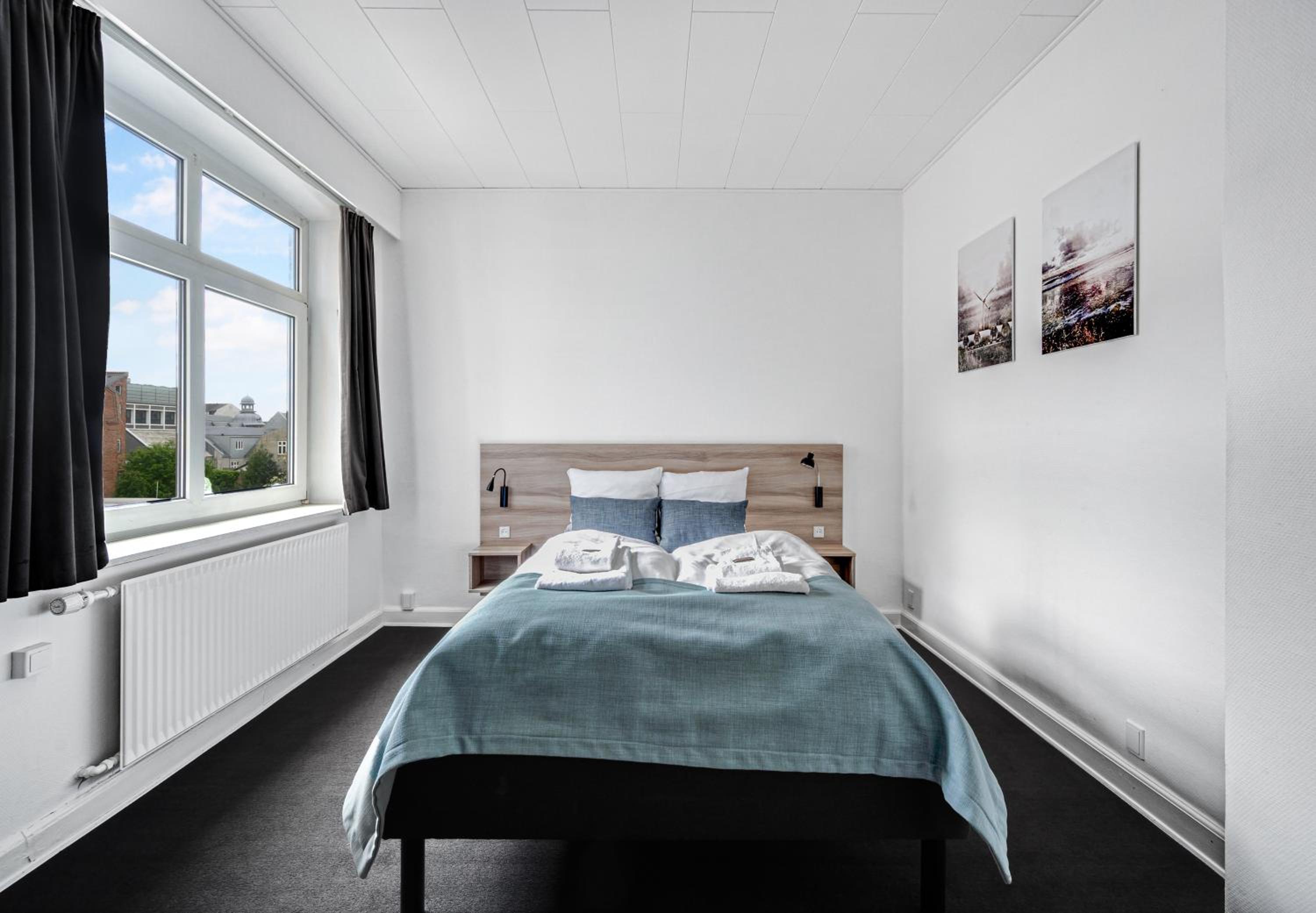 Standard Double Or Twin Room thumbnail 5