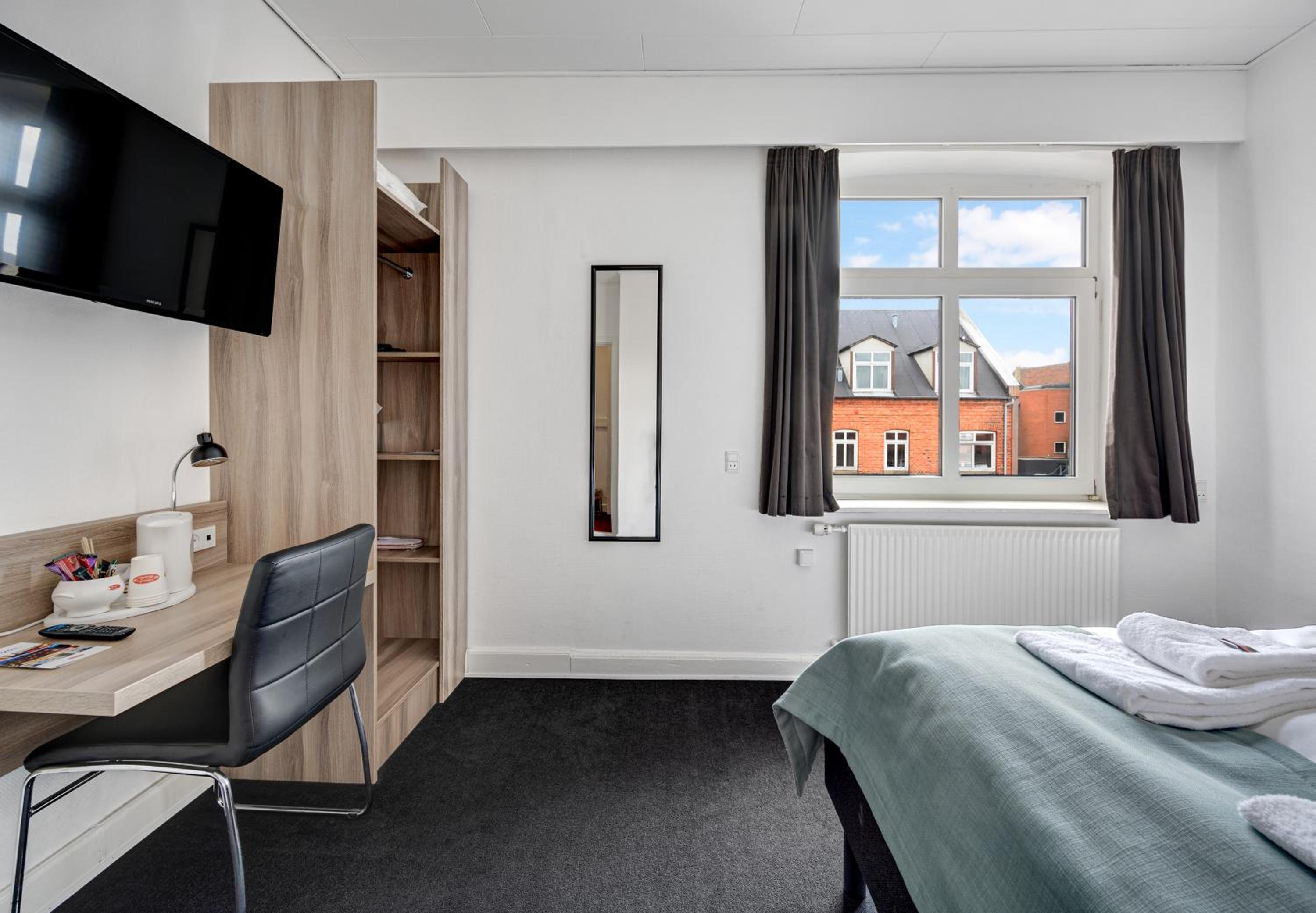 Standard Double Or Twin Room - Photo 21