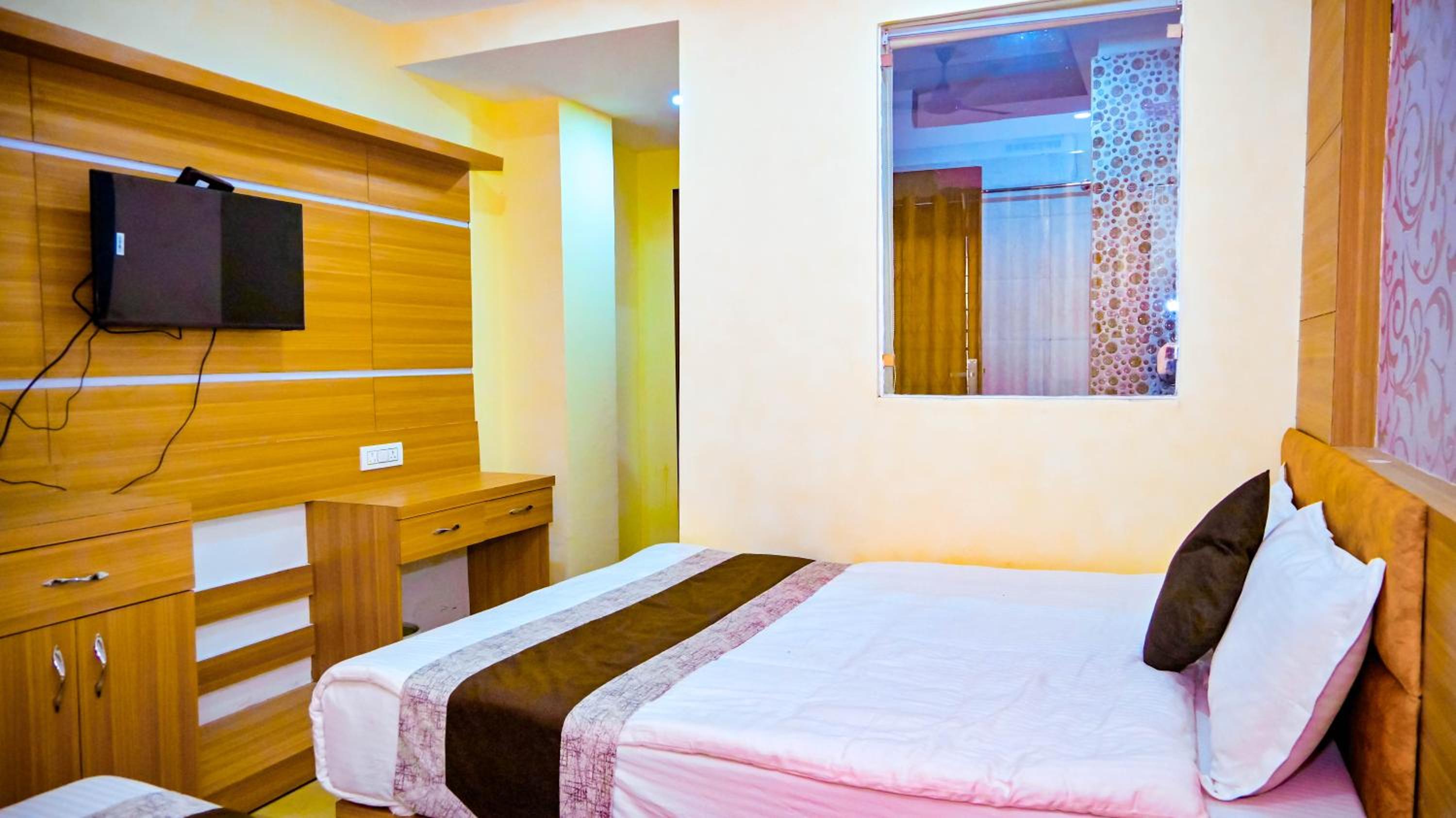 Deluxe Double Room photo 3