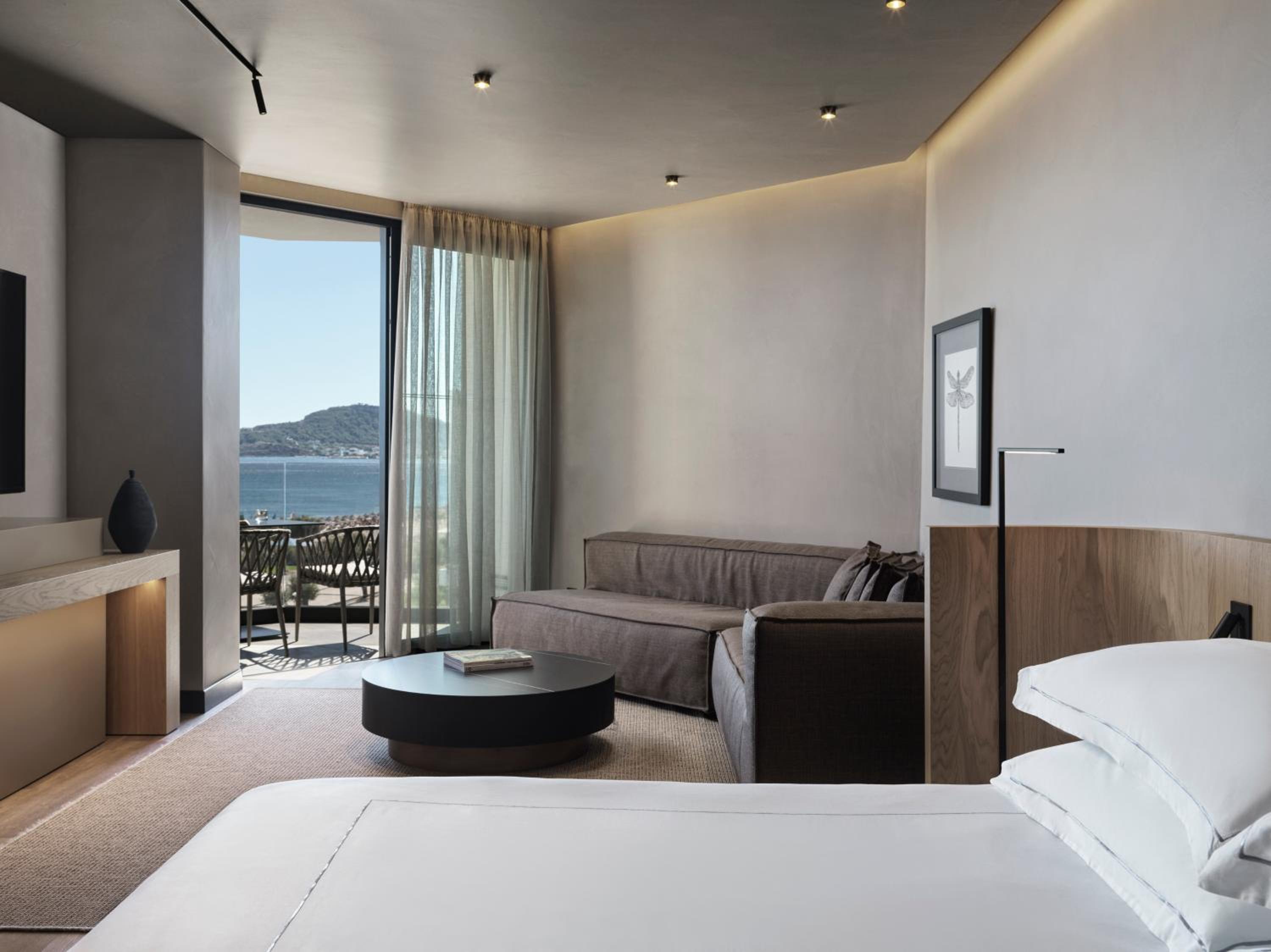 Open Plan Suite Partial Sea View - Photo 8