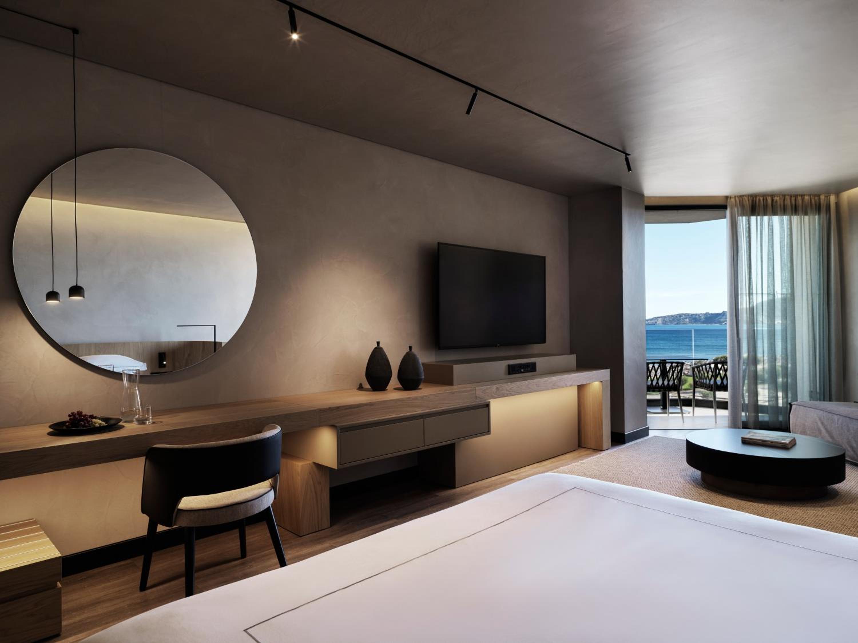 Open Plan Suite Partial Sea View - Photo 1