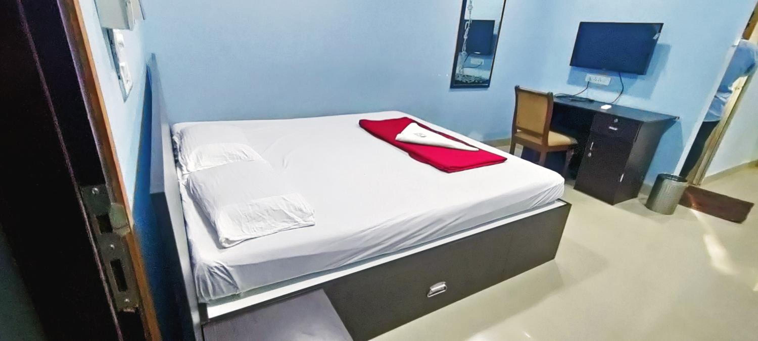 Standard Double Room With Fan - Photo 23