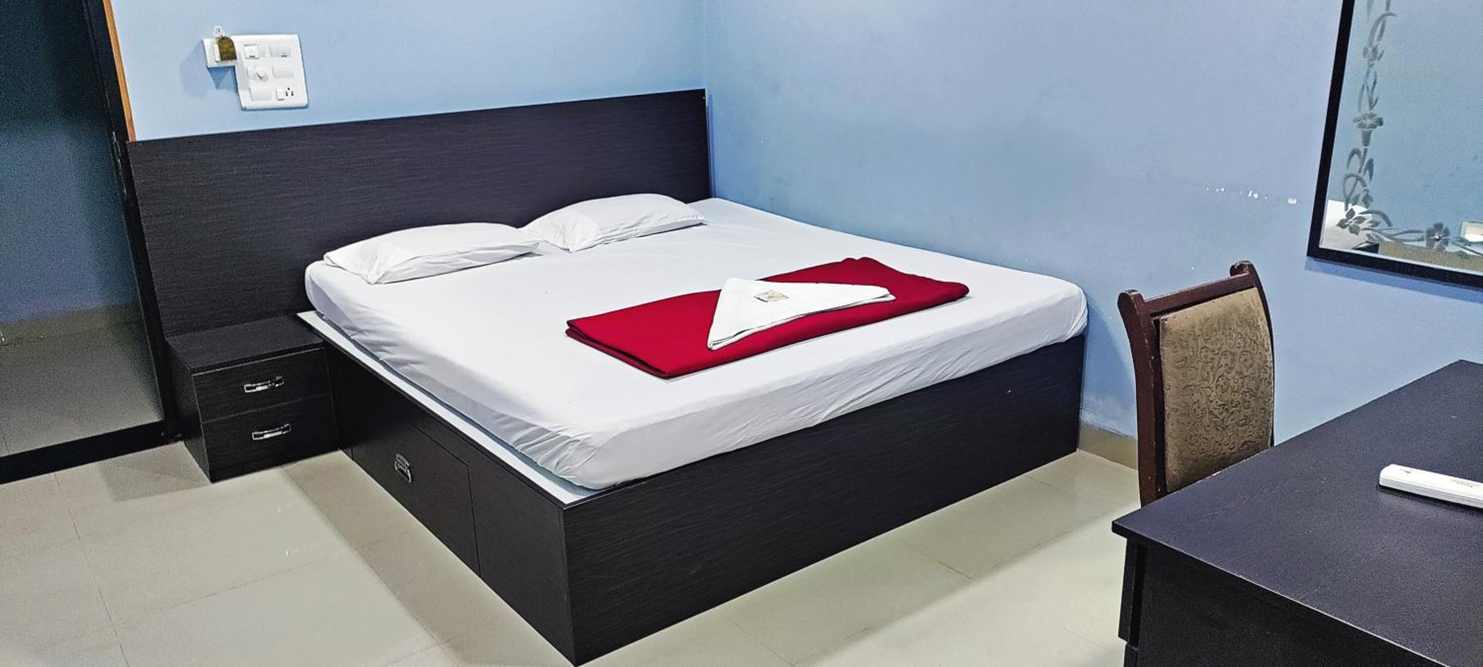 Standard Double Room With Fan - Photo 17