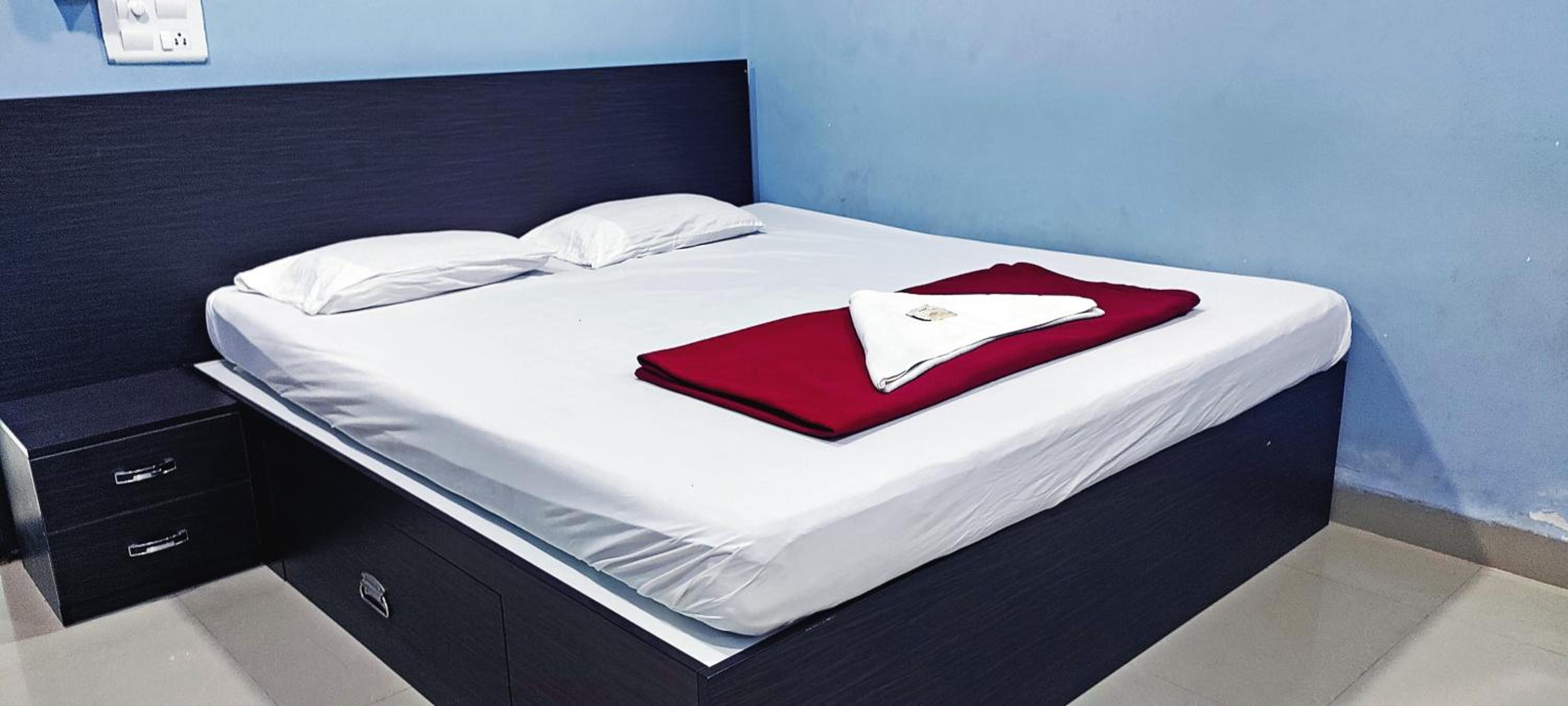 Standard Double Room With Fan - Photo 16