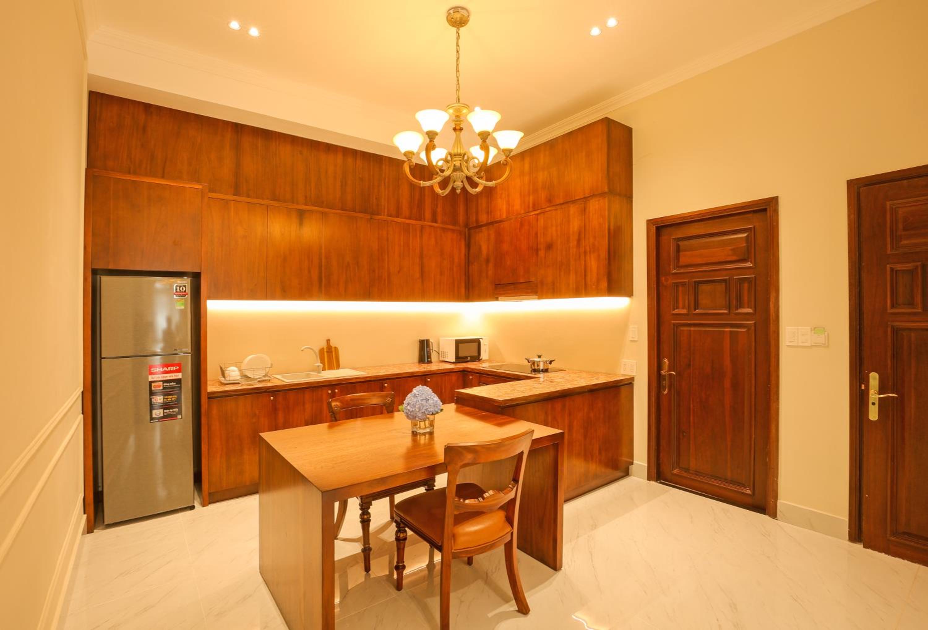 LAROSE MASTER - 3 Bedrooms - Photo 9