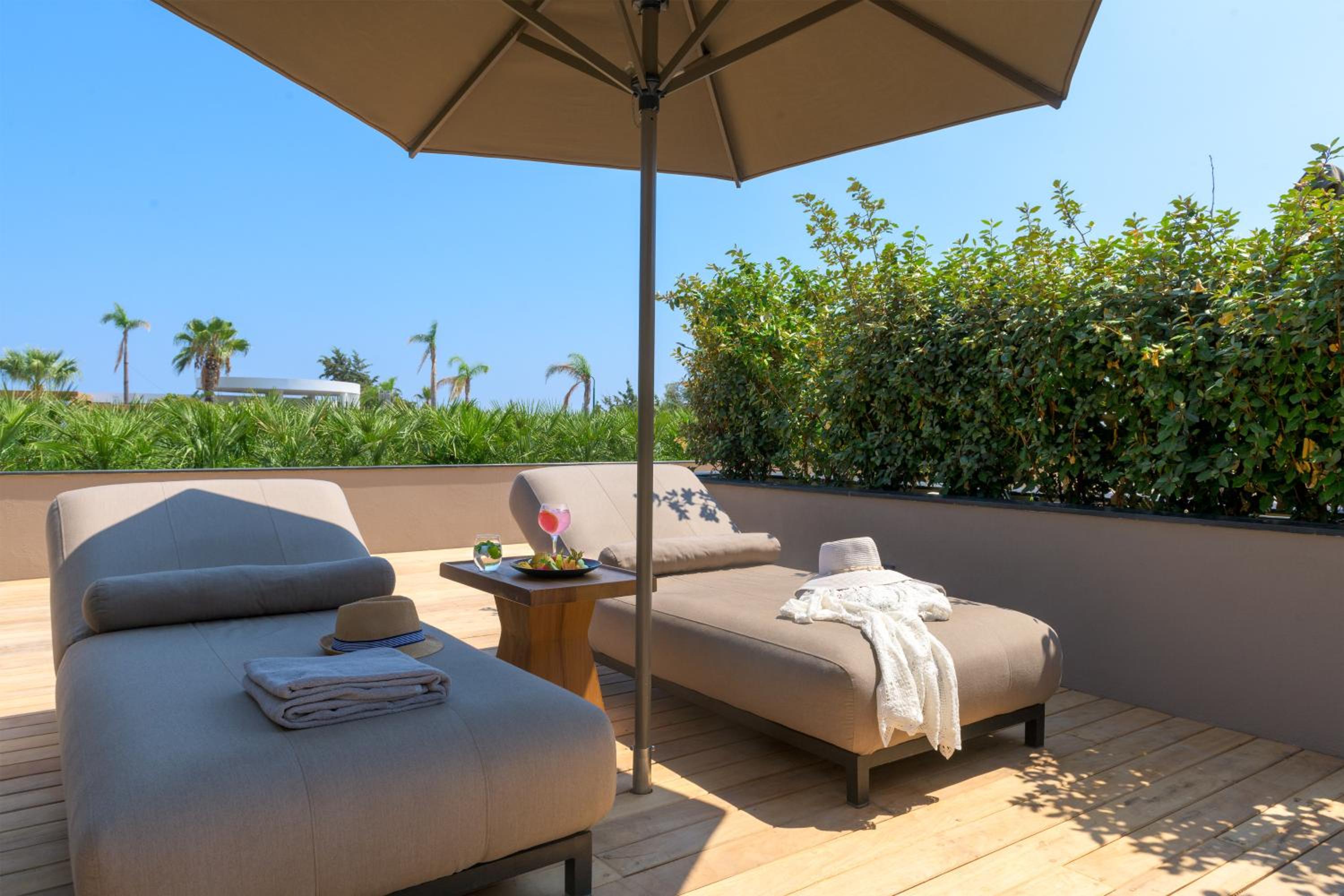 Open Plan Suite Partial Sea View with Private Pool - Photo 4