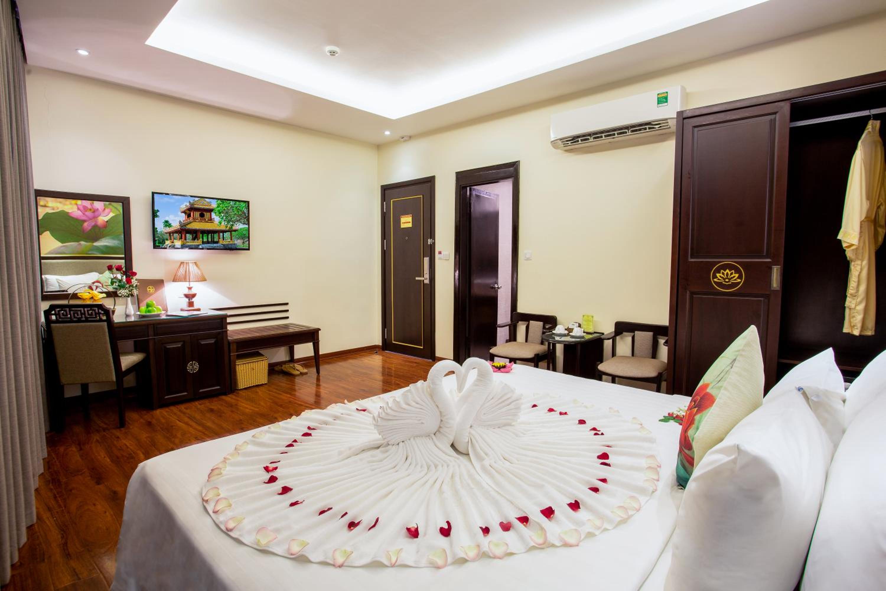 Suite with City View photo 3