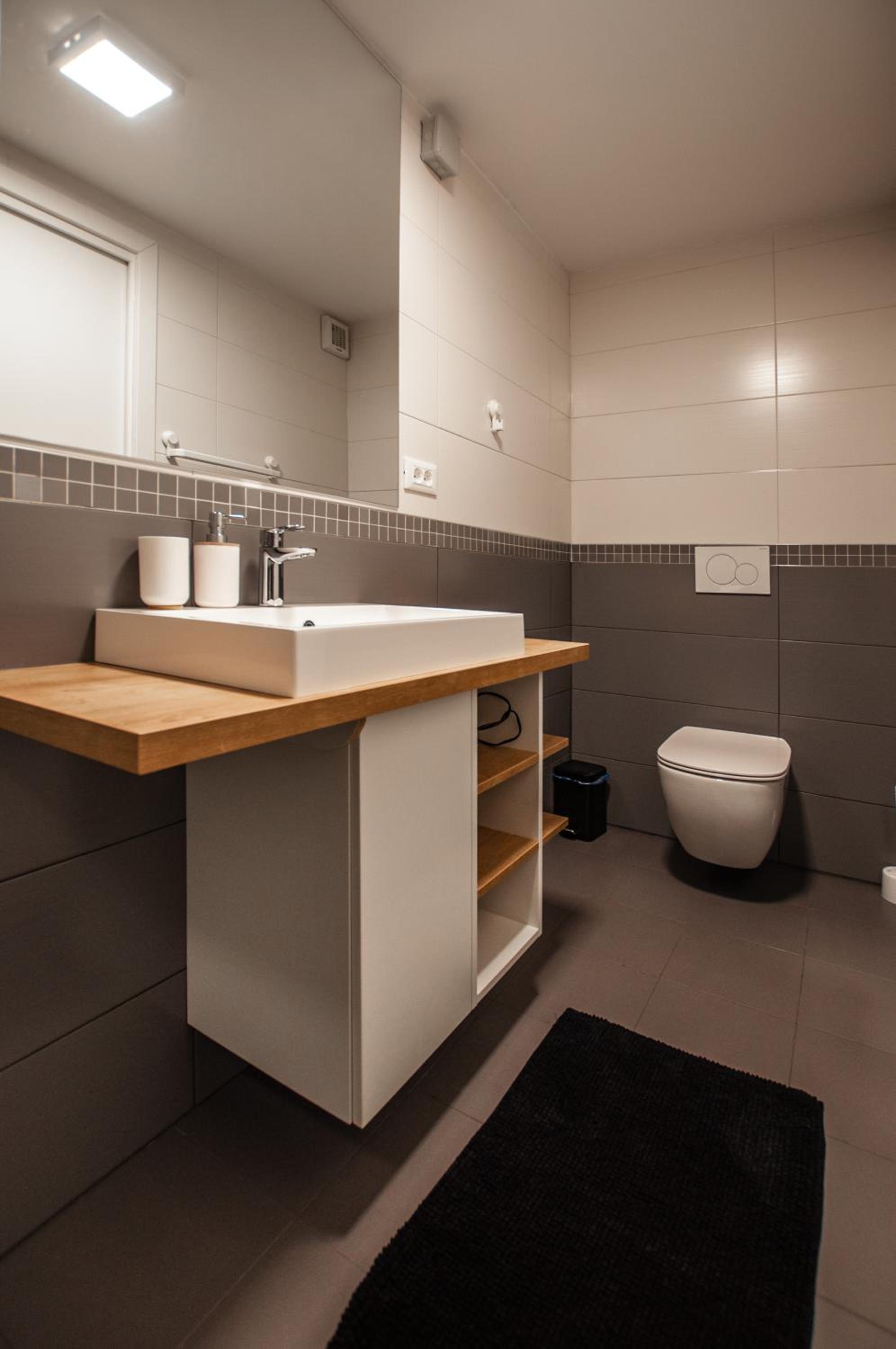 One-Bedroom Apartment - Photo 6