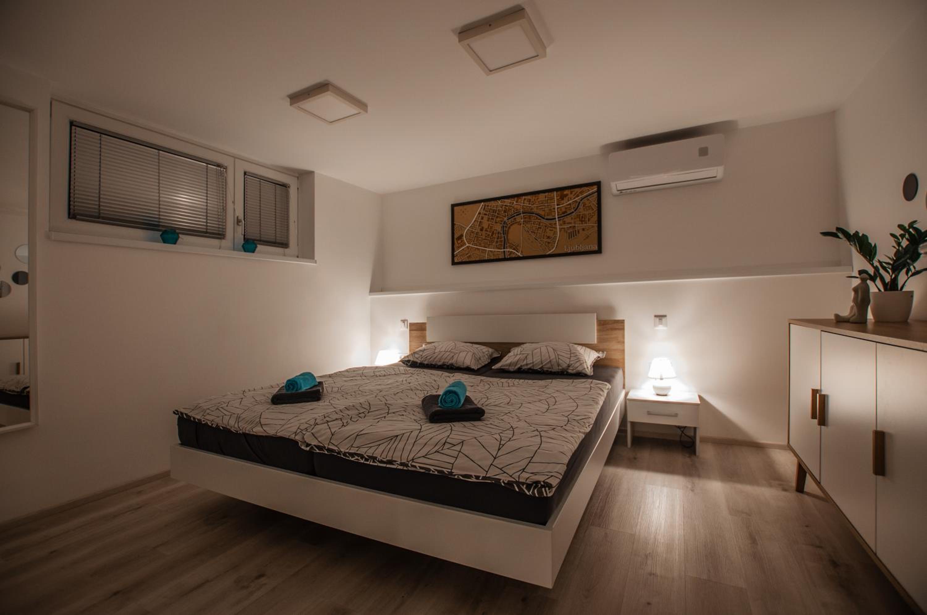 One-Bedroom Apartment - Photo 7