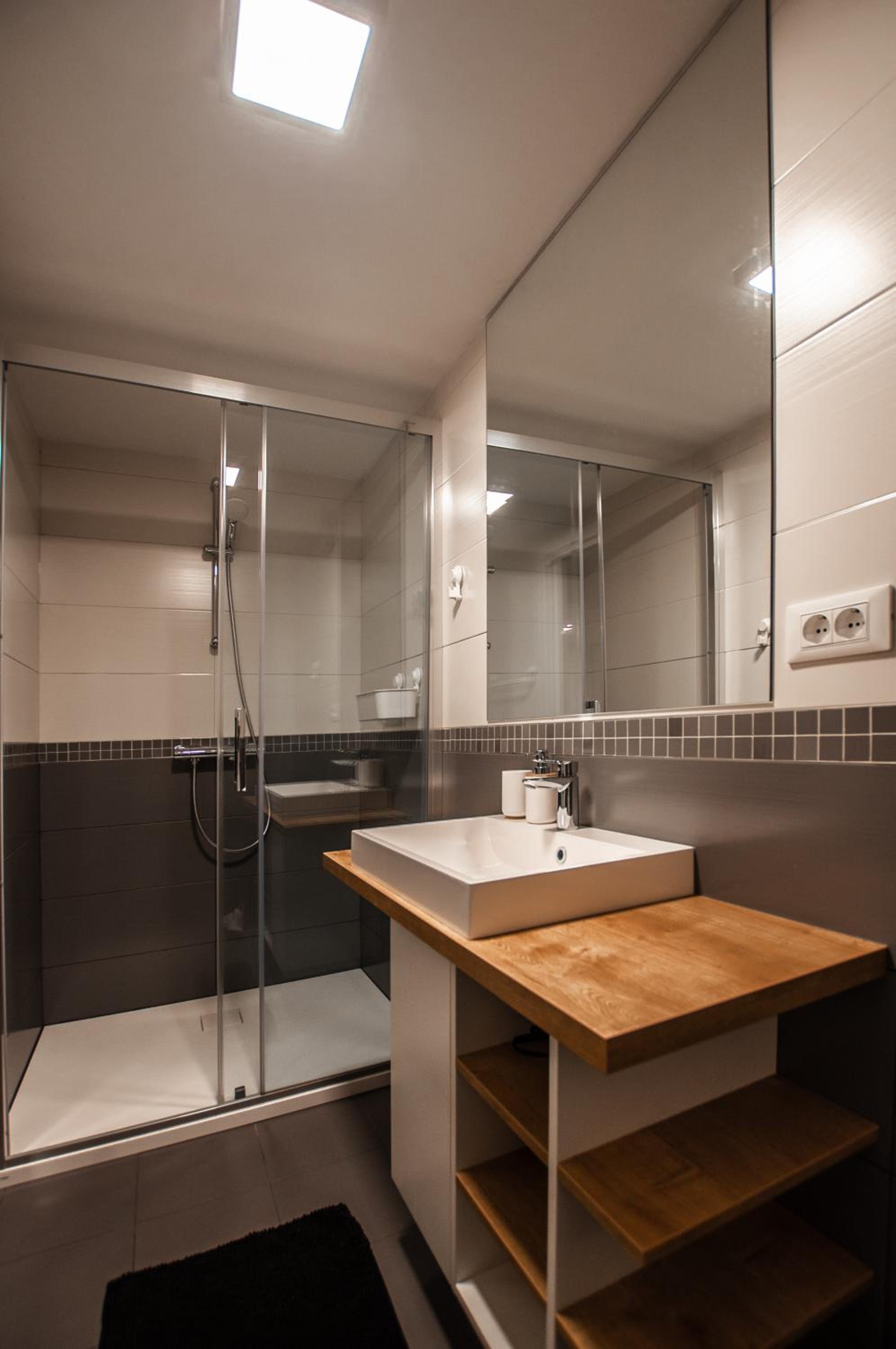 One-Bedroom Apartment - Photo 8