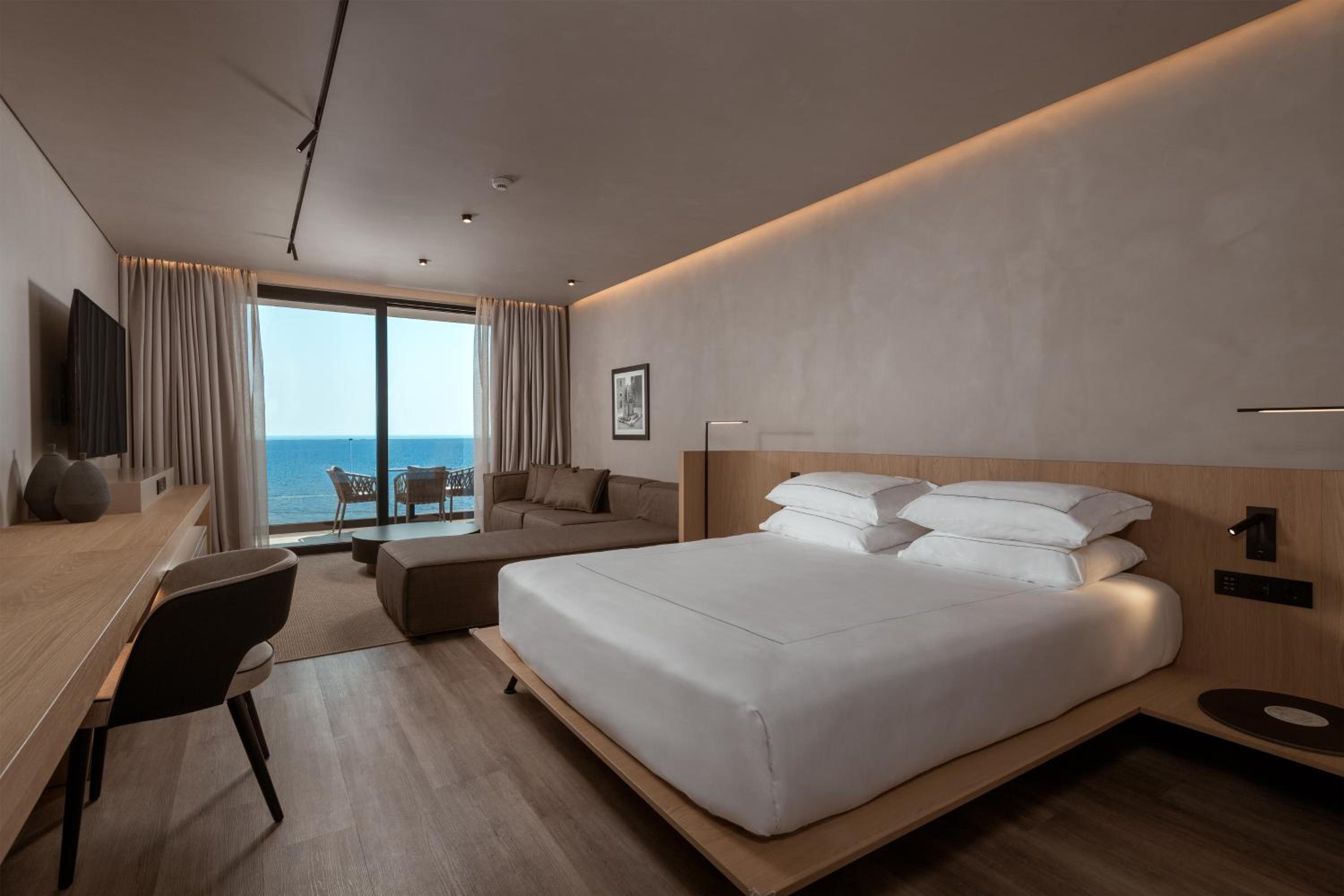 Open Plan Suite Sea View - Photo 15