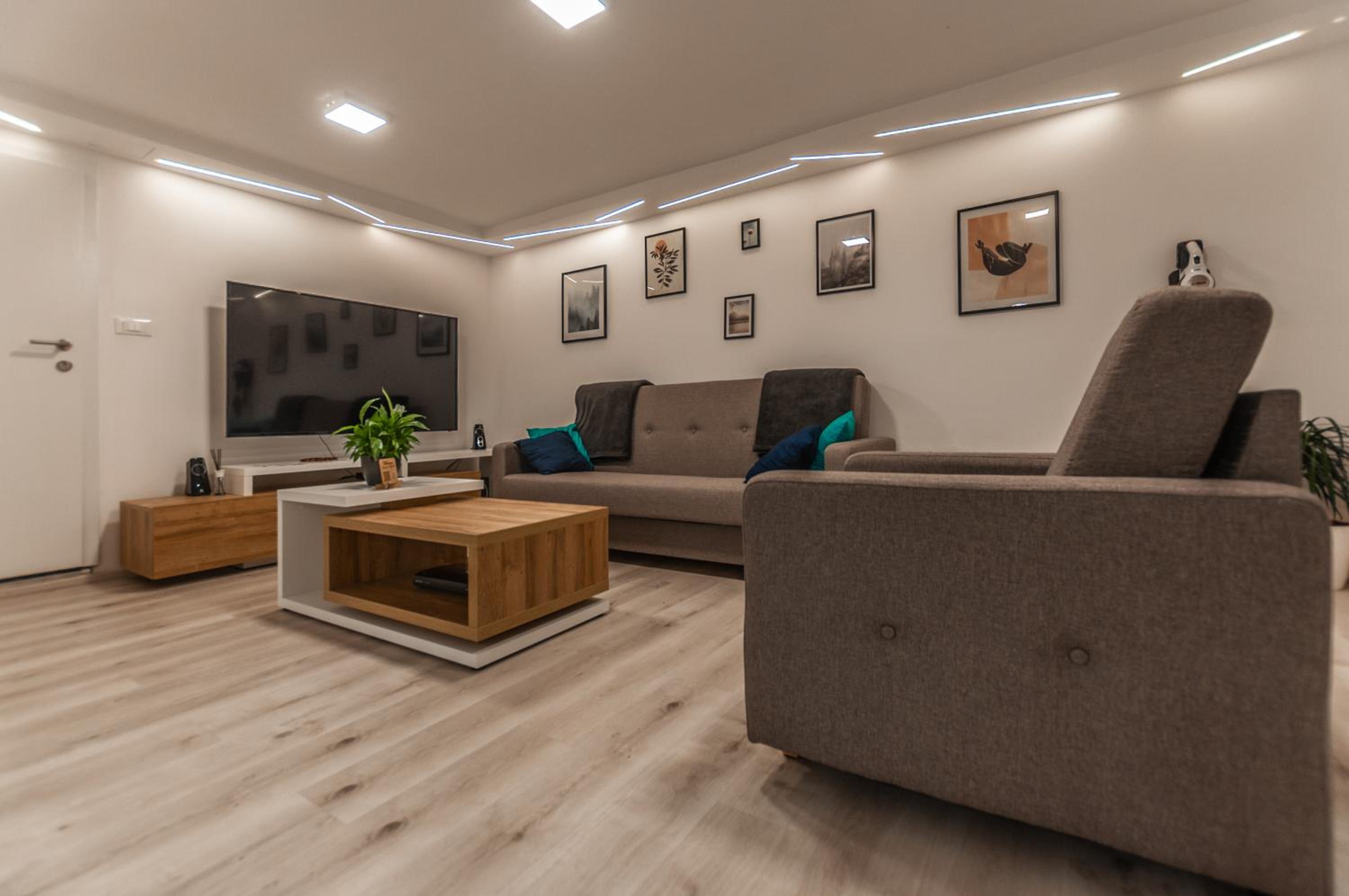 One-Bedroom Apartment - Photo 11
