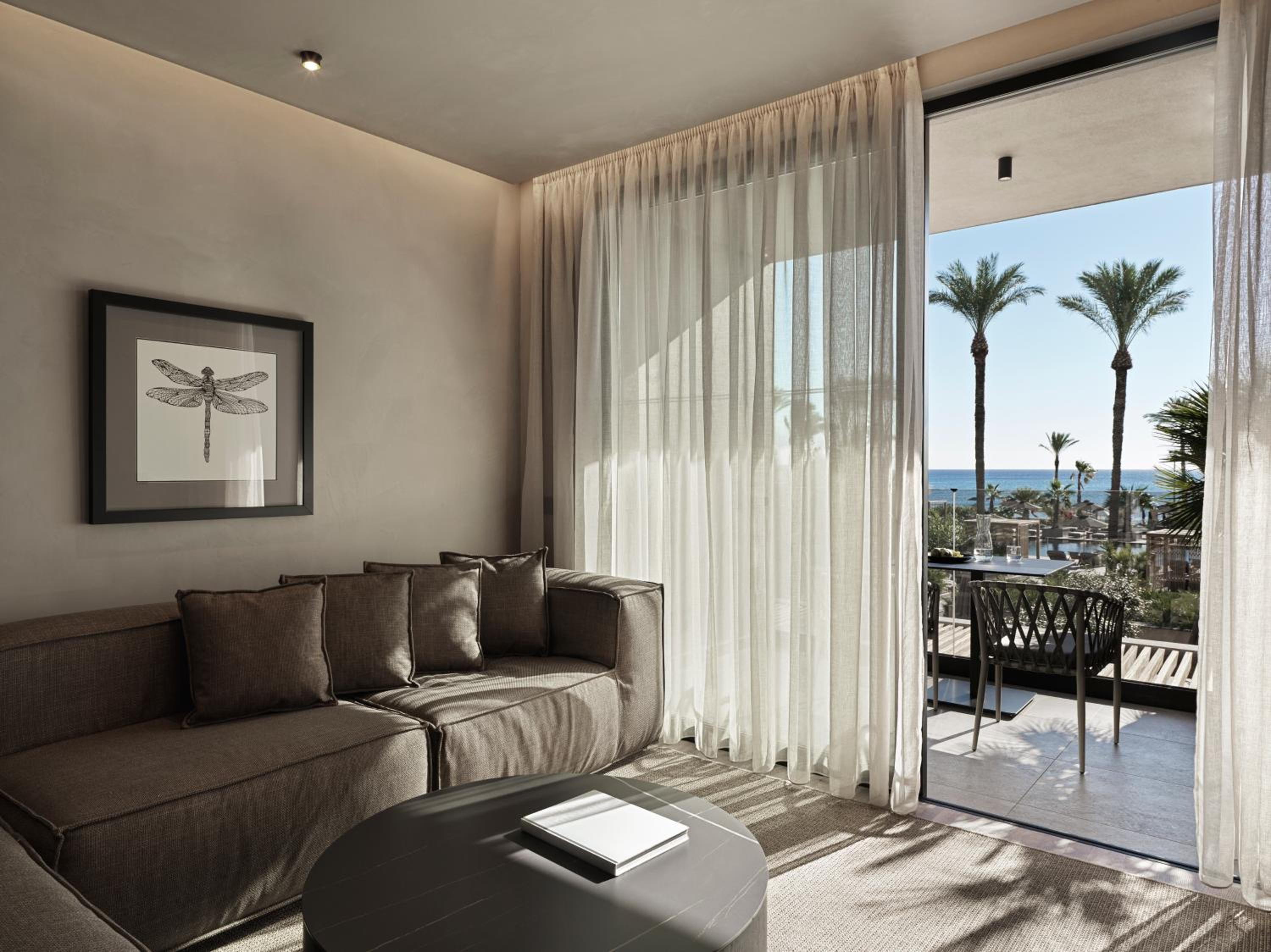Open Plan Suite Sea View - Photo 10
