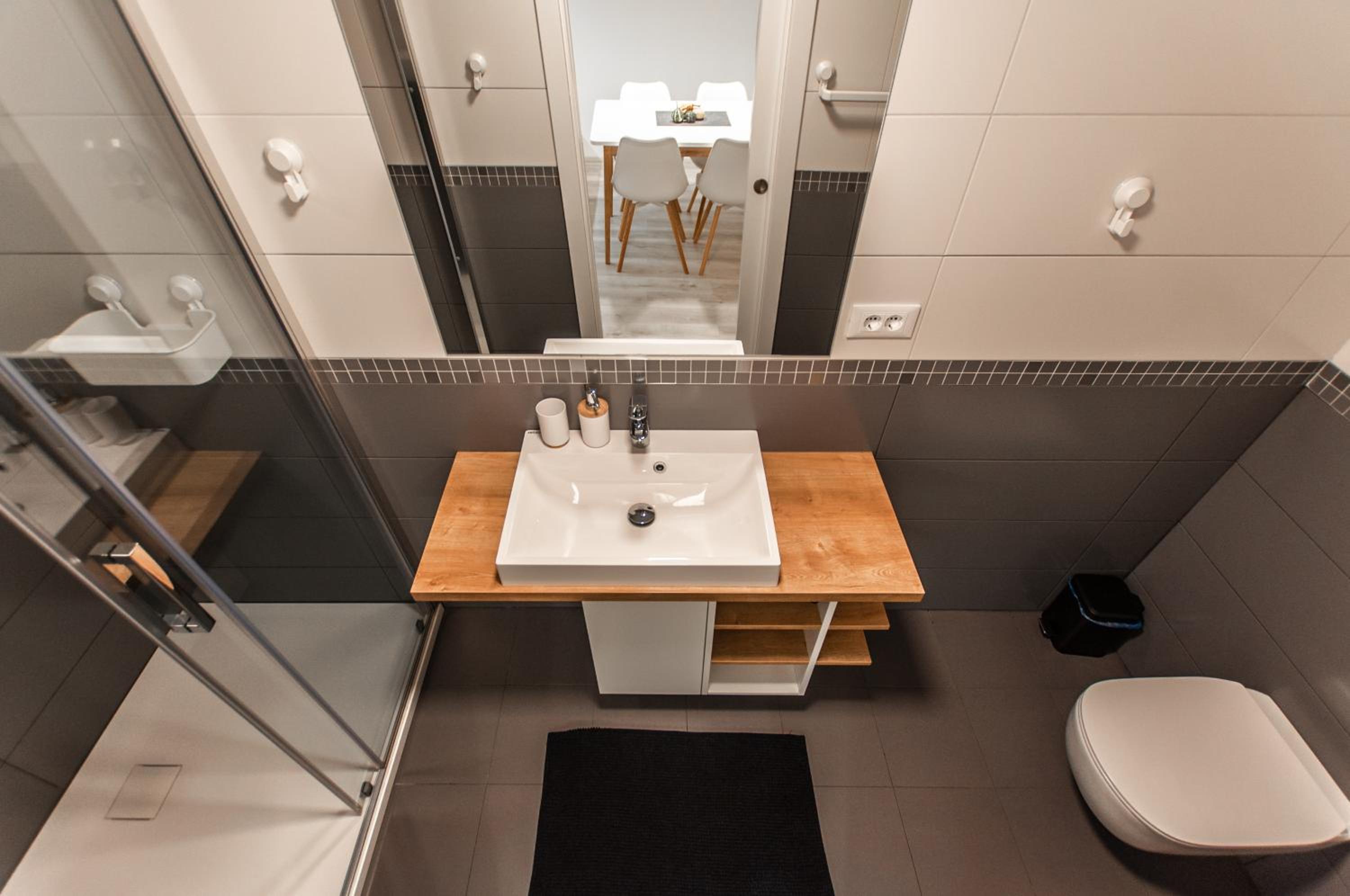 One-Bedroom Apartment - Photo 15