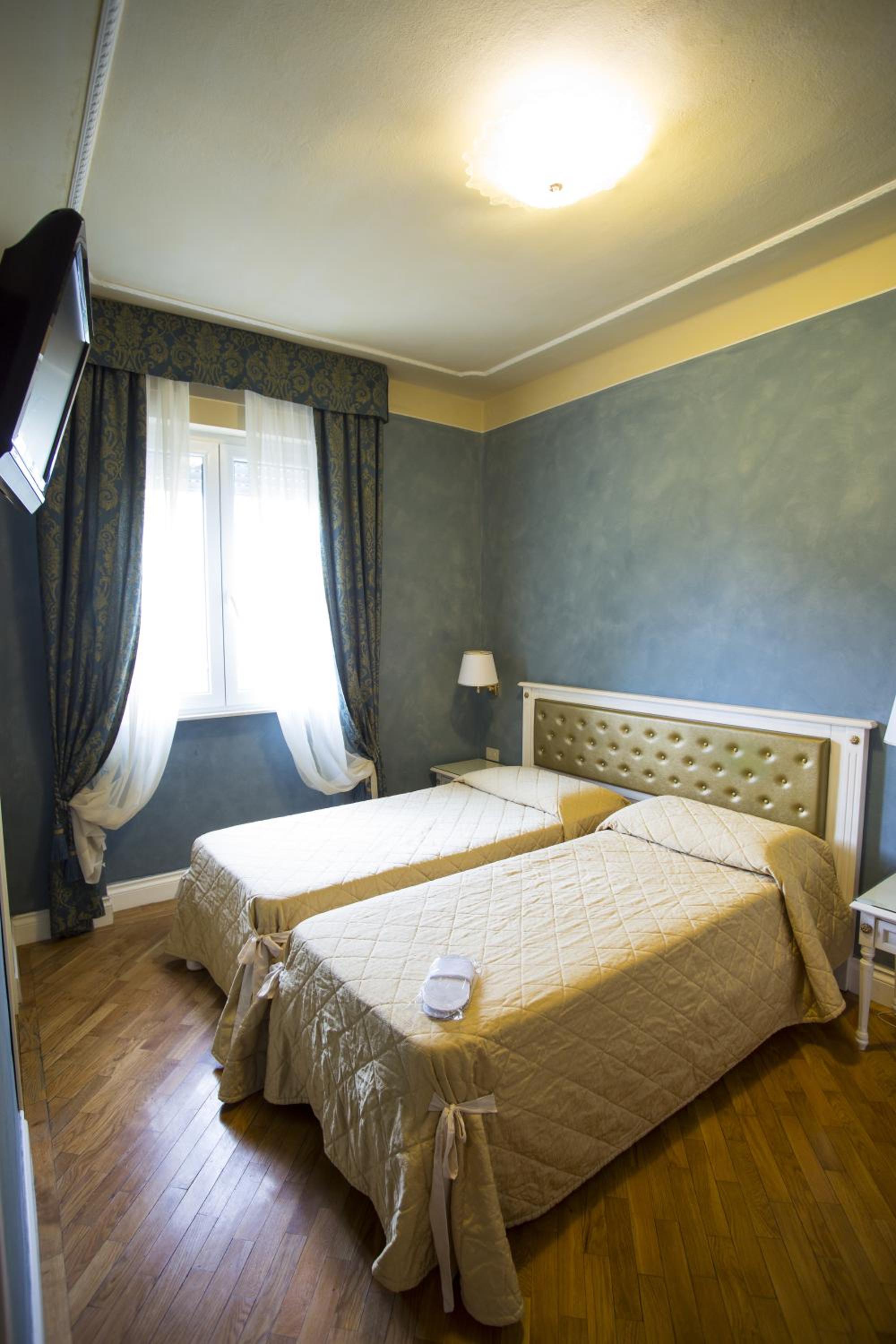 Double or Twin Room - Photo 21