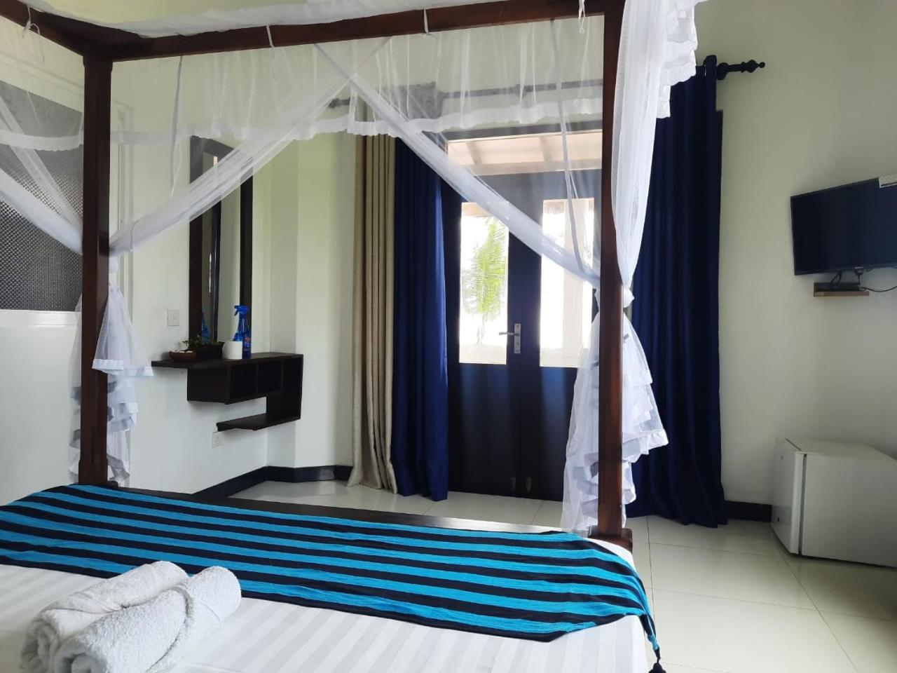 Deluxe Double Room with Balcony and Sea View photo 1