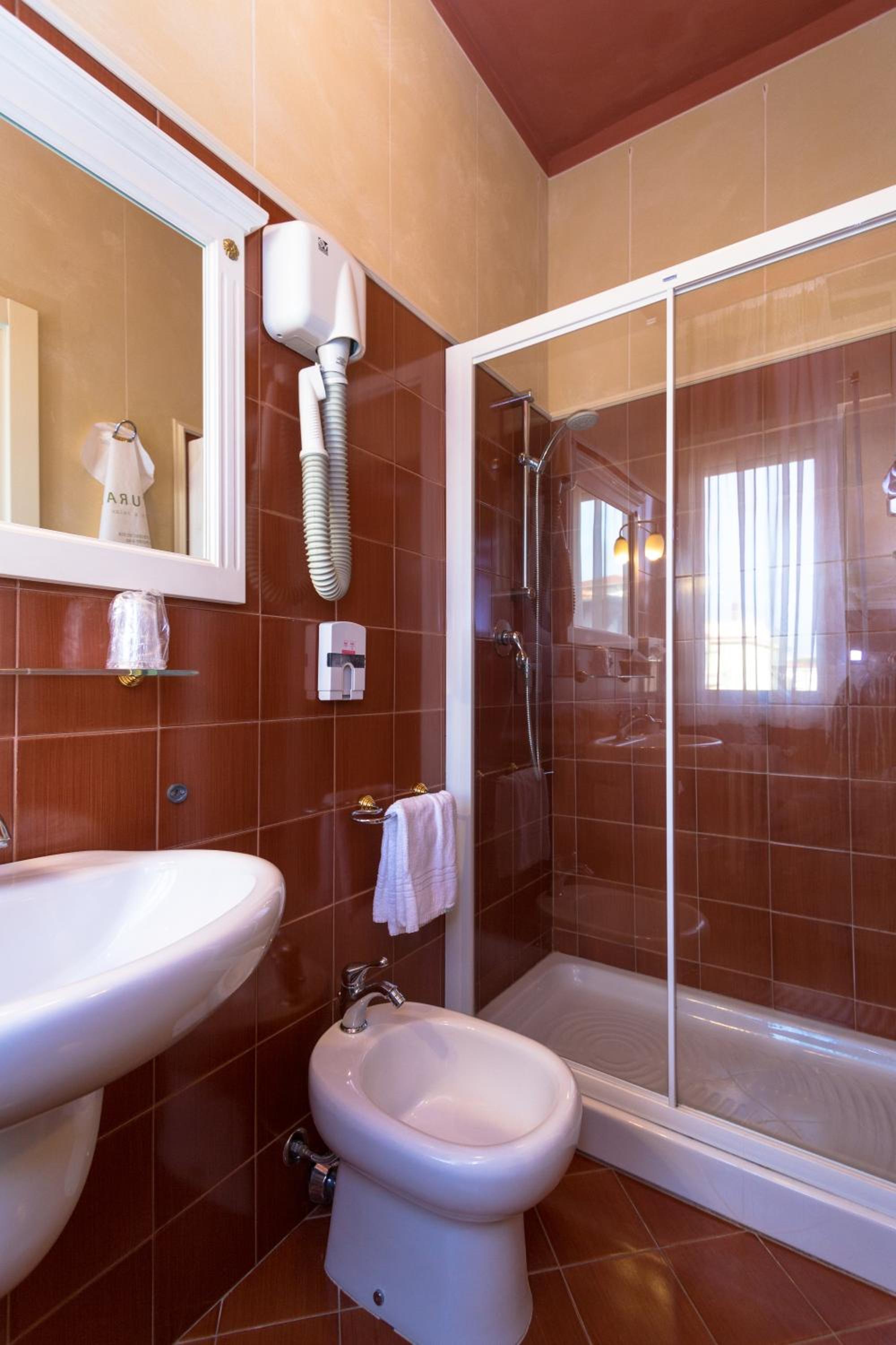 Double or Twin Room - Photo 14