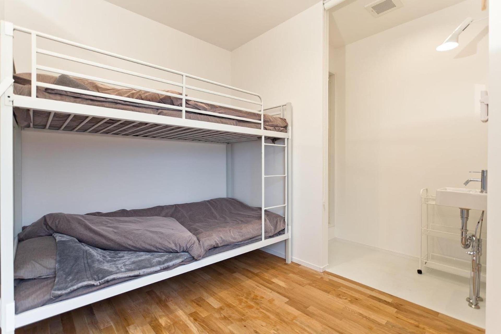 Twin Room with Private Bathroom photo 1