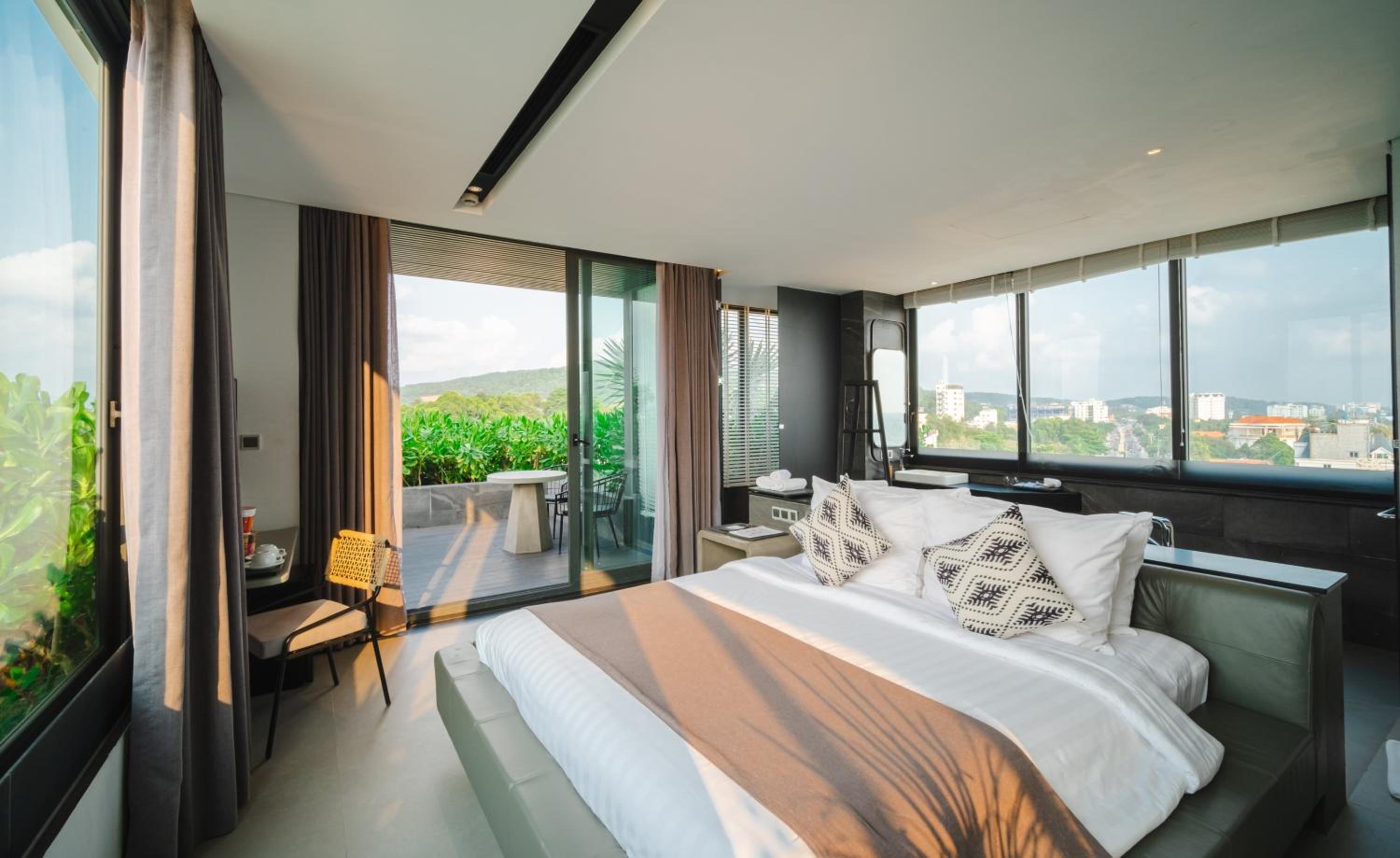 Rooftop Partial Seaview Suite  - Photo 5