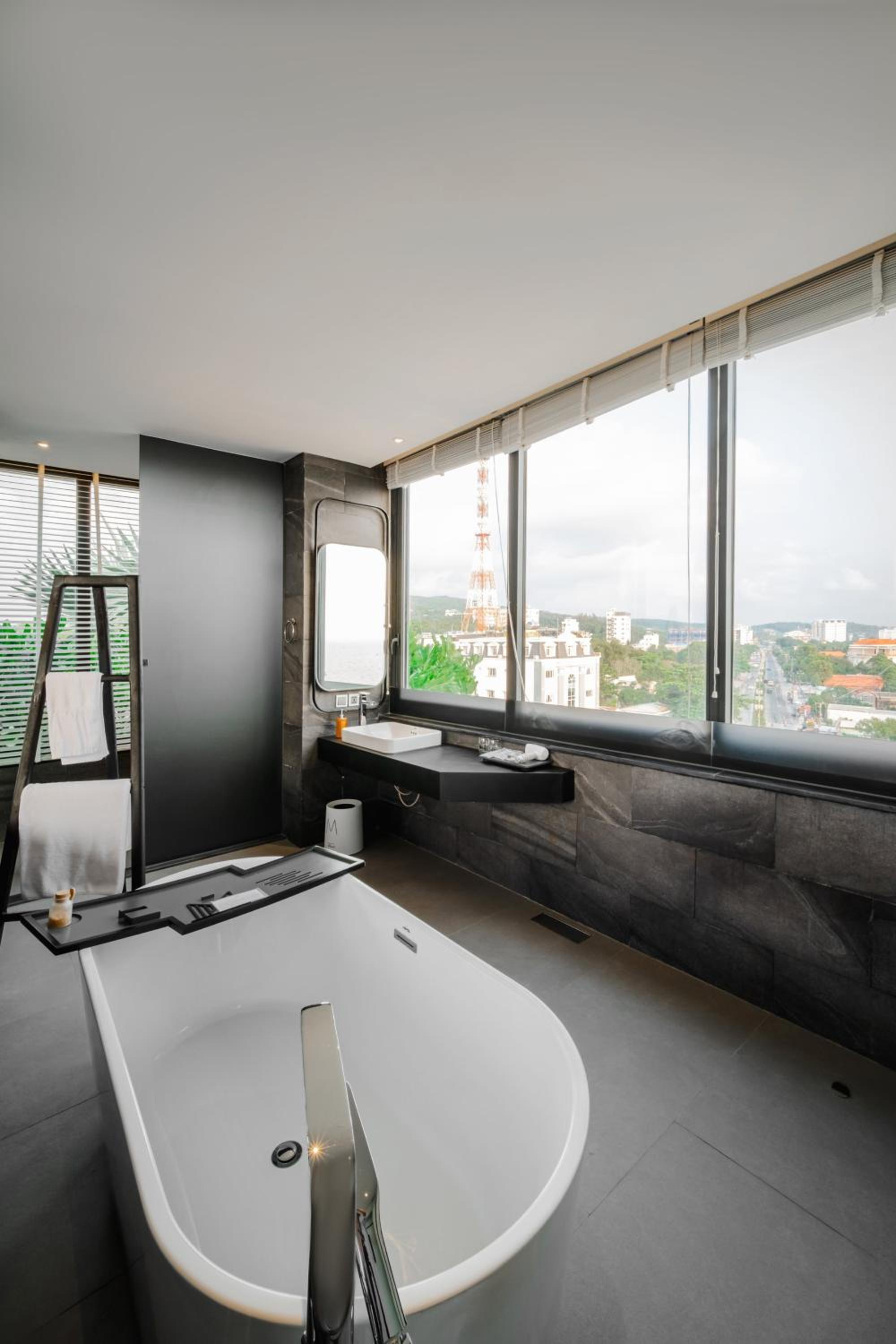 Rooftop Partial Seaview Suite  - Photo 7