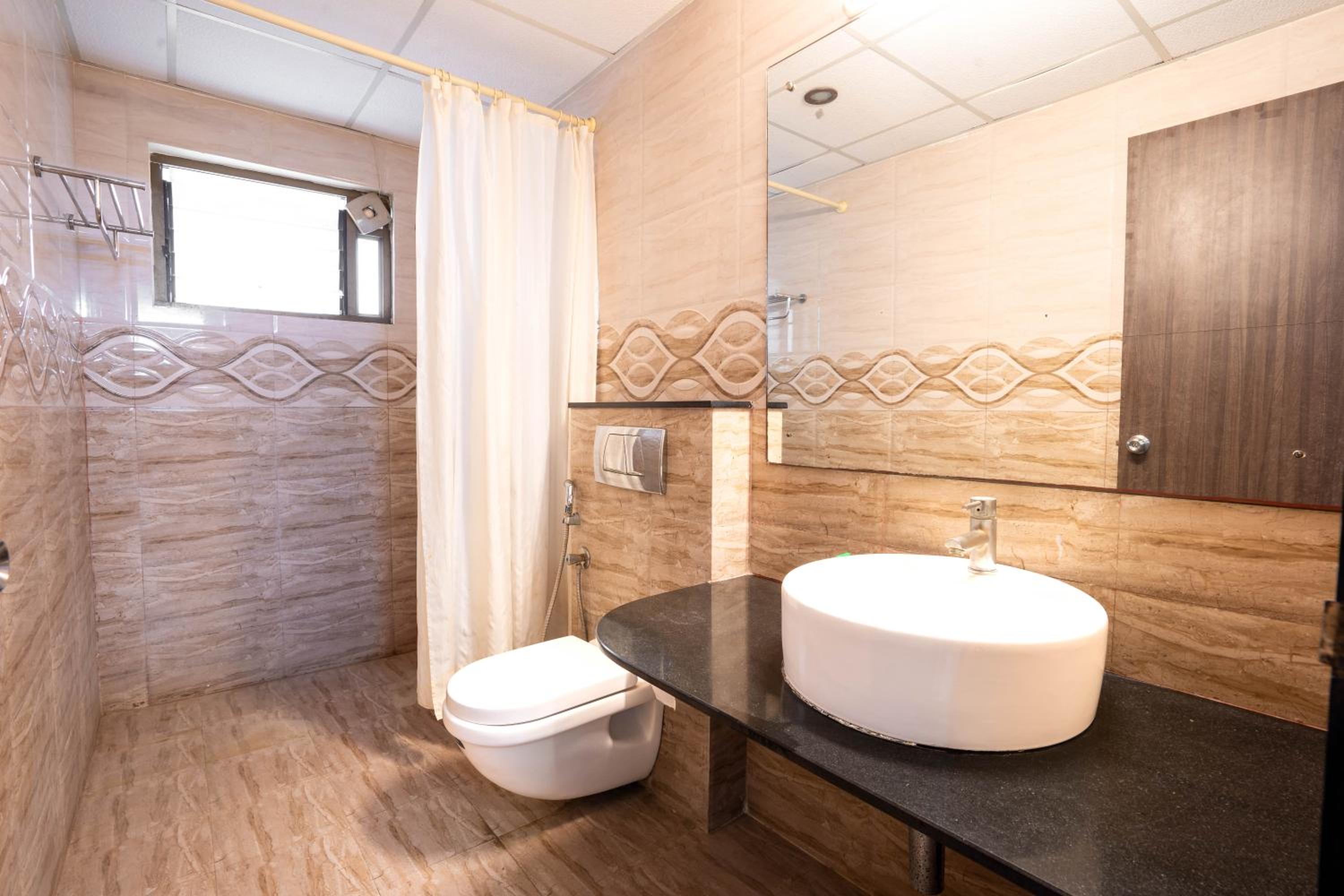 Deluxe King Room - Photo 3
