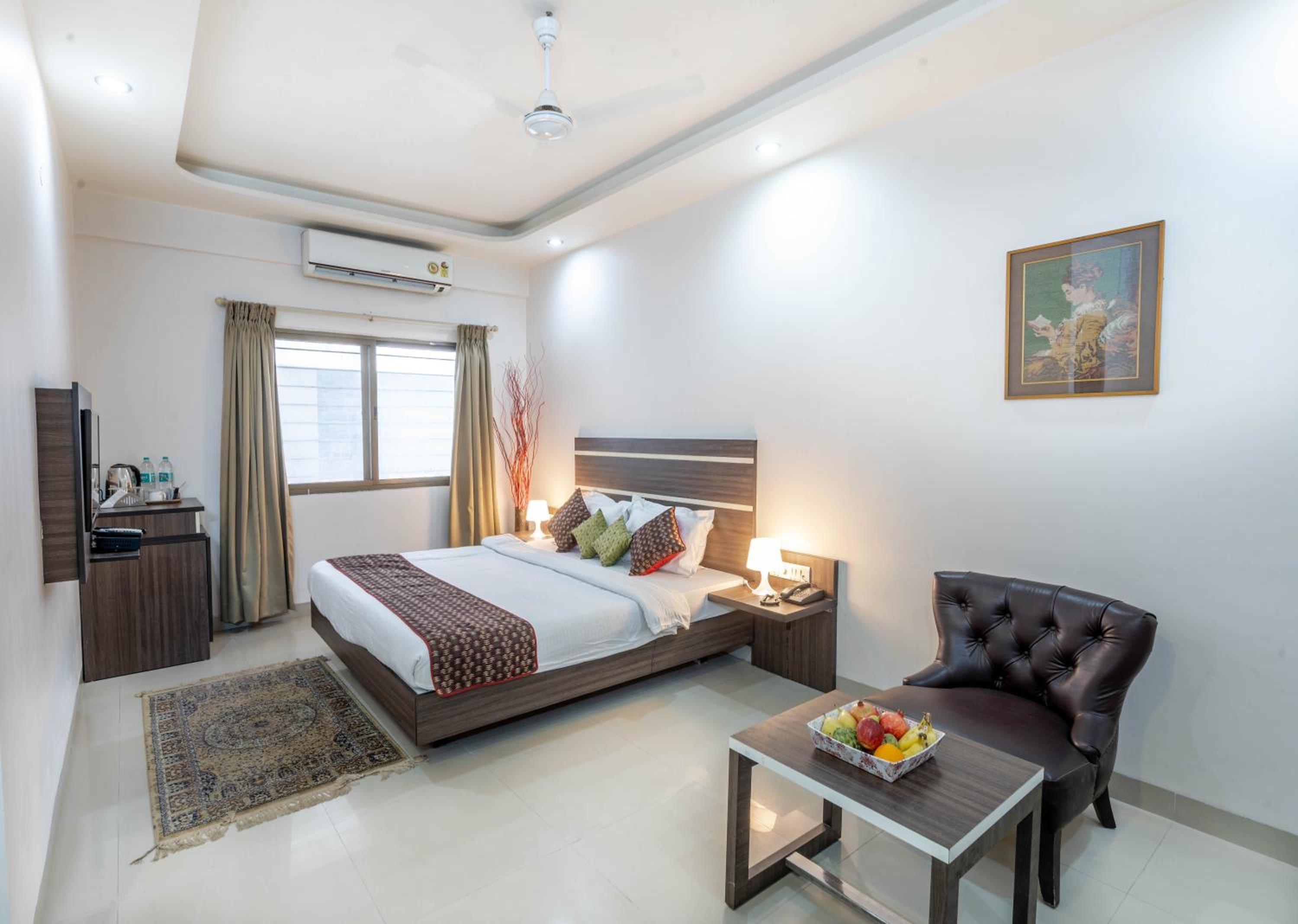Deluxe King Room - Photo 1
