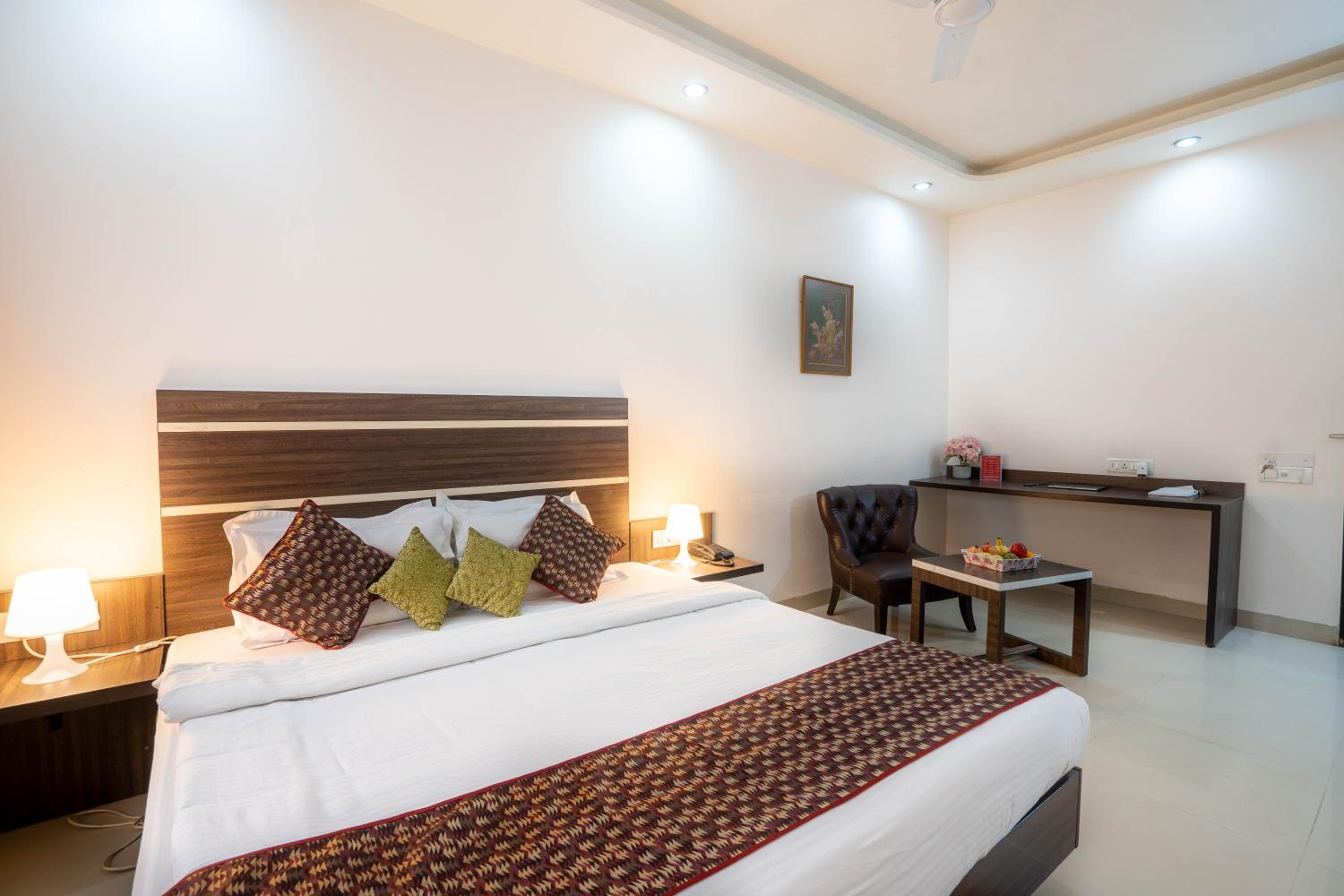 Deluxe King Room - Photo 6