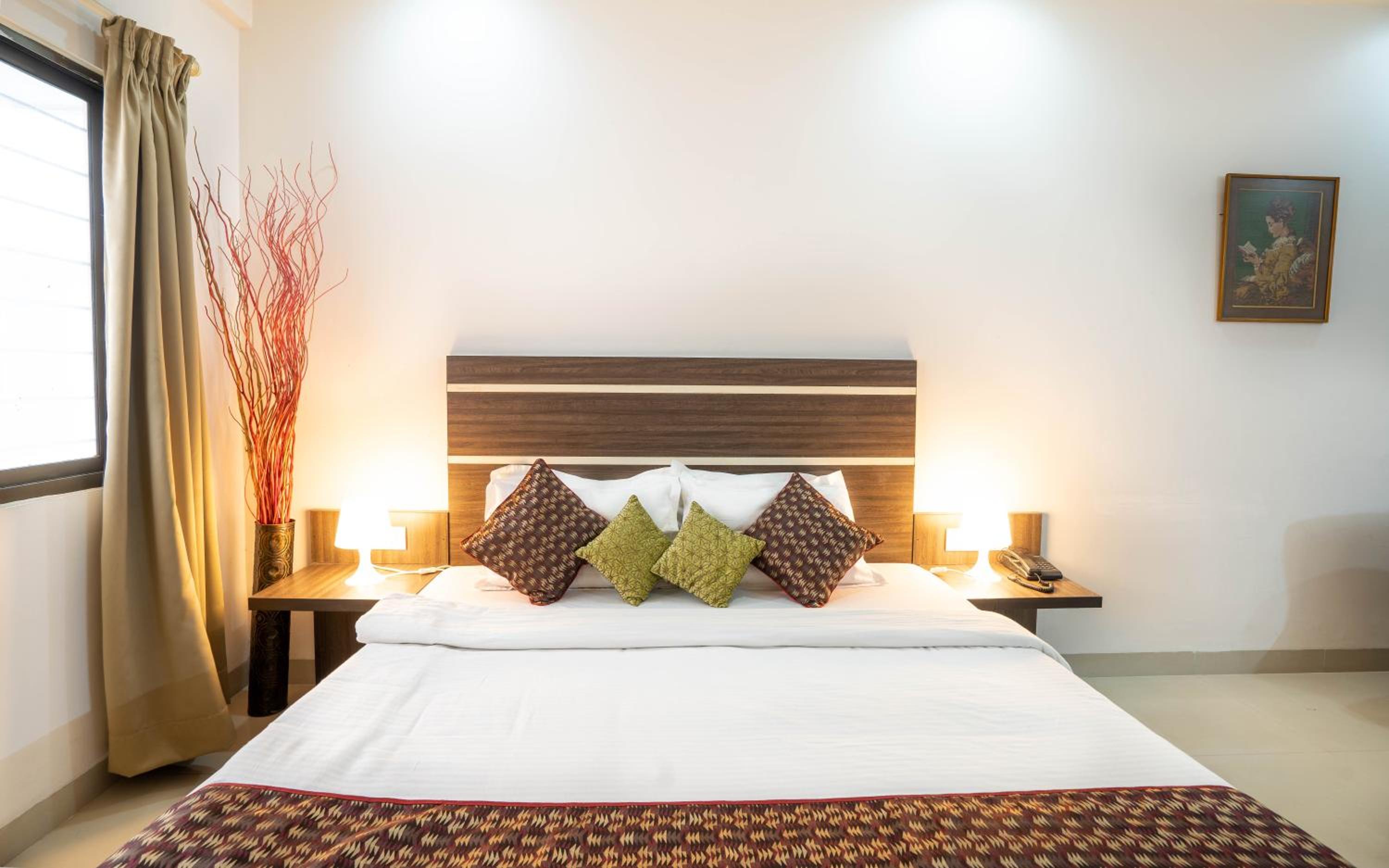 Deluxe King Room - Photo 5