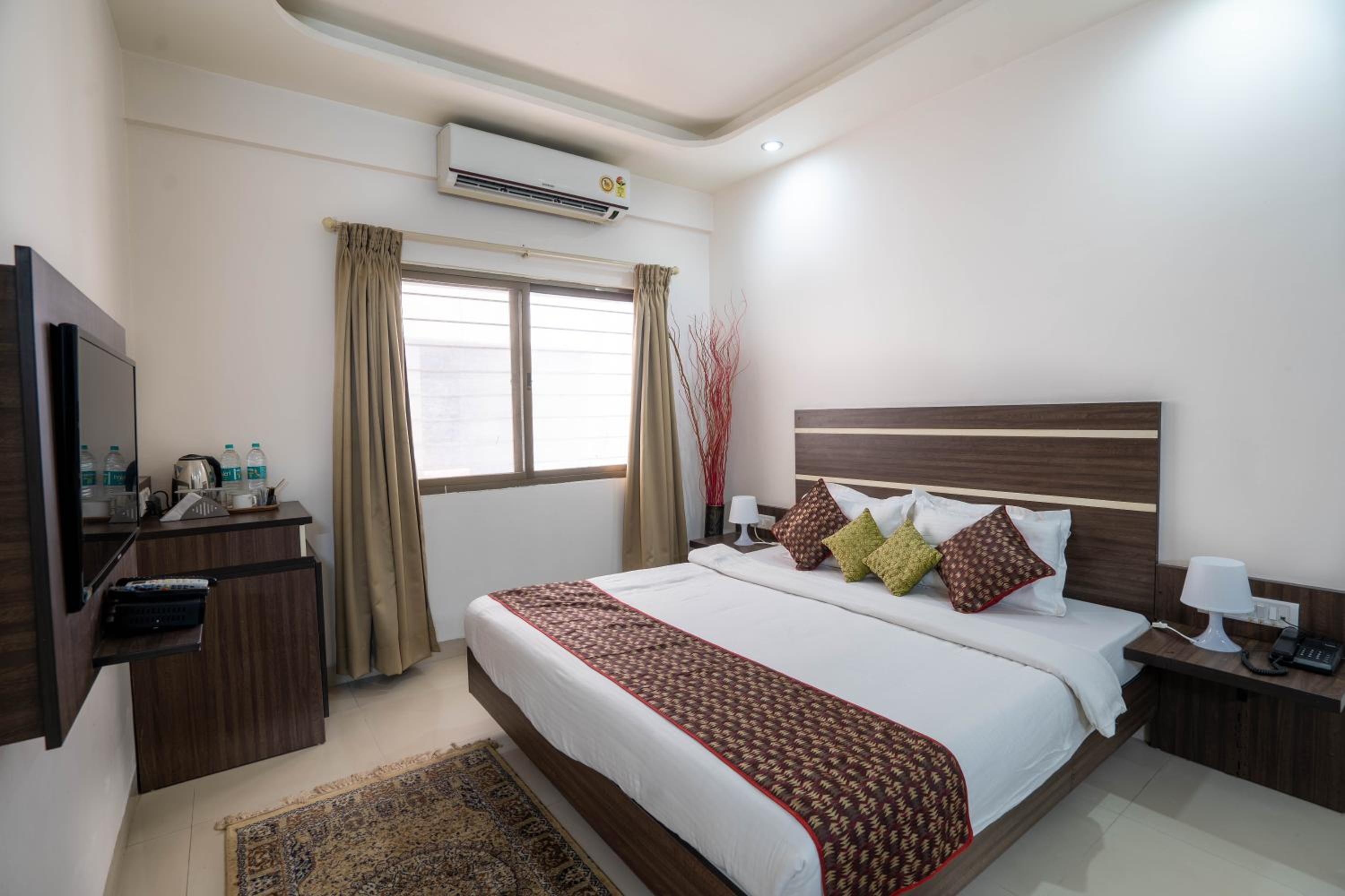 Deluxe King Room - Photo 4