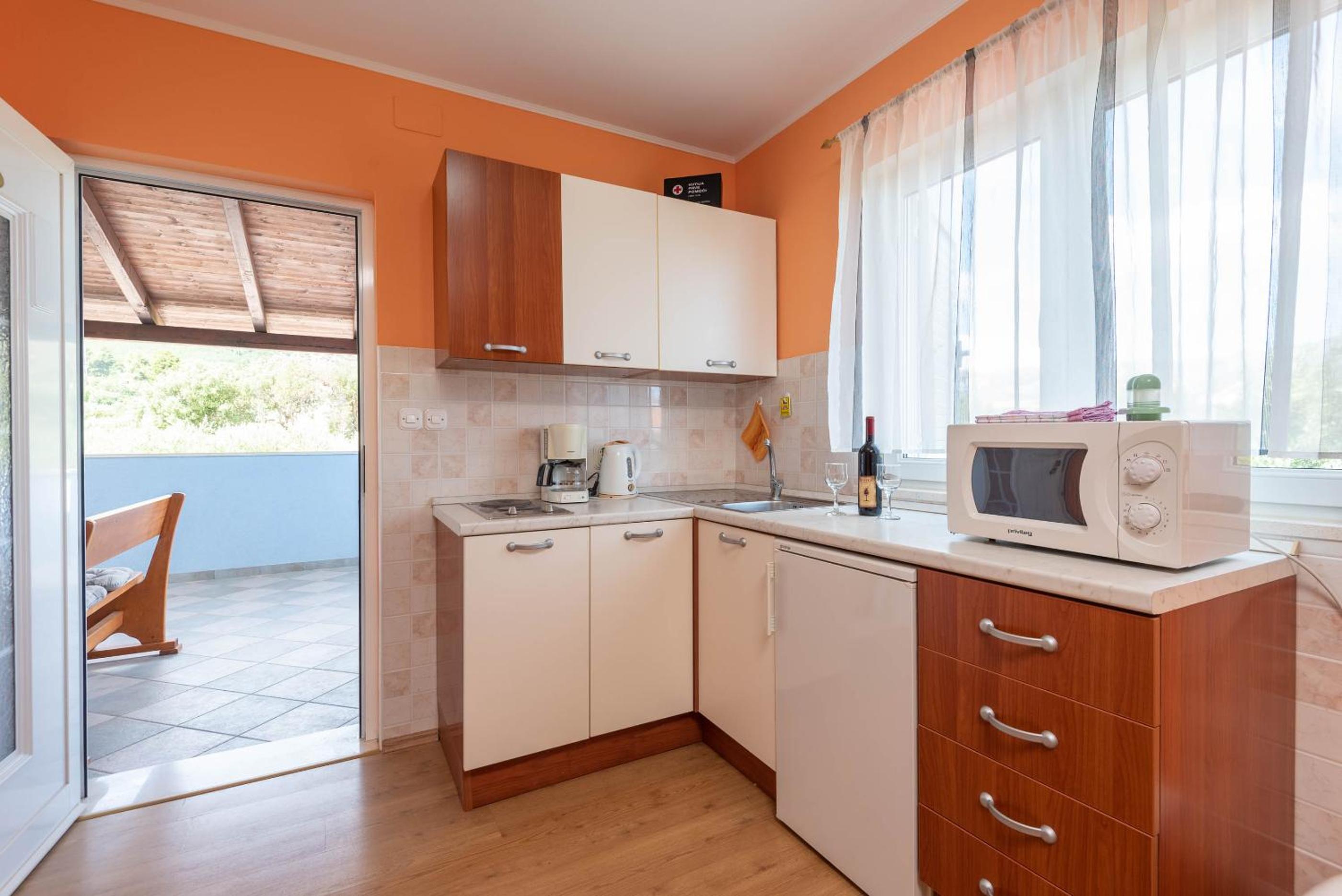 One-Bedroom Apartment with Balcony and City View photo 3