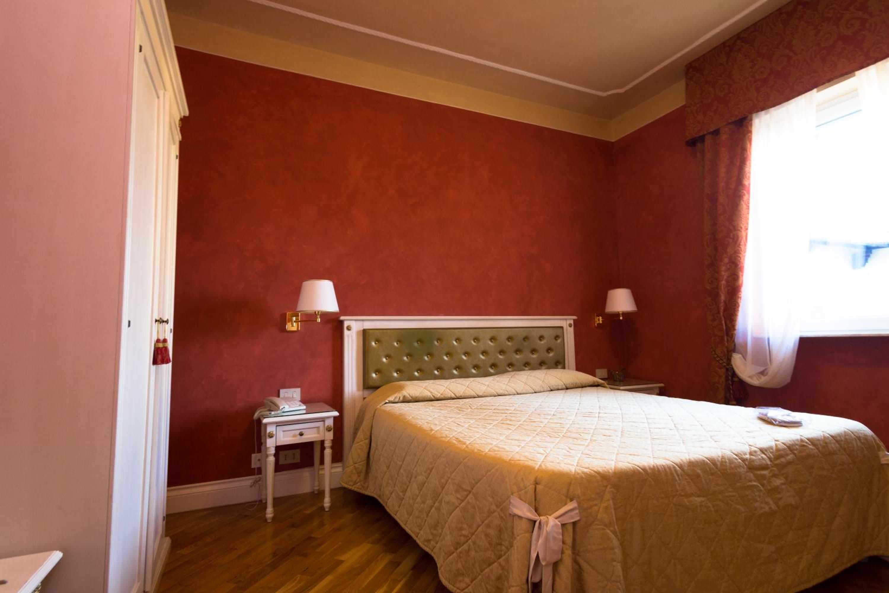 Double or Twin Room - Photo 11