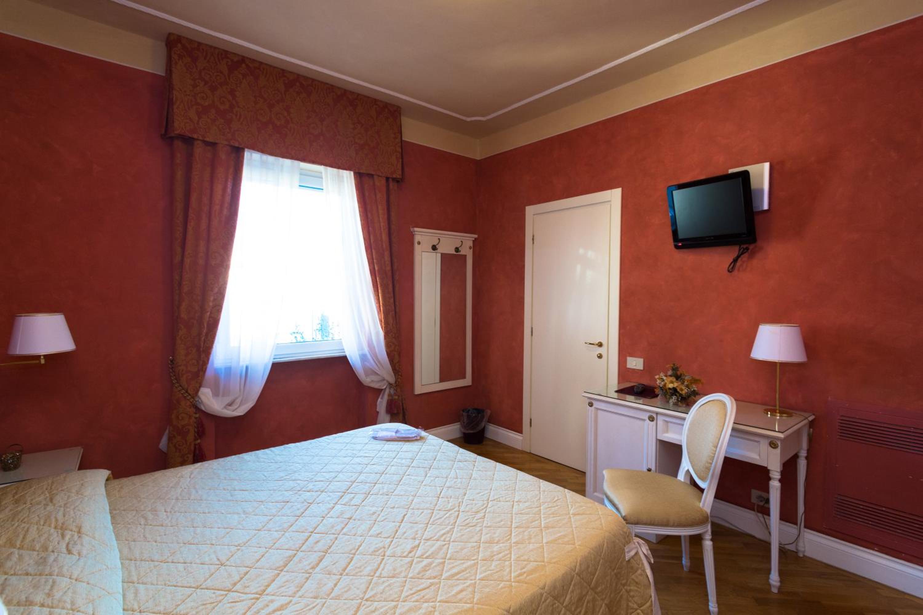 Double or Twin Room - Photo 13