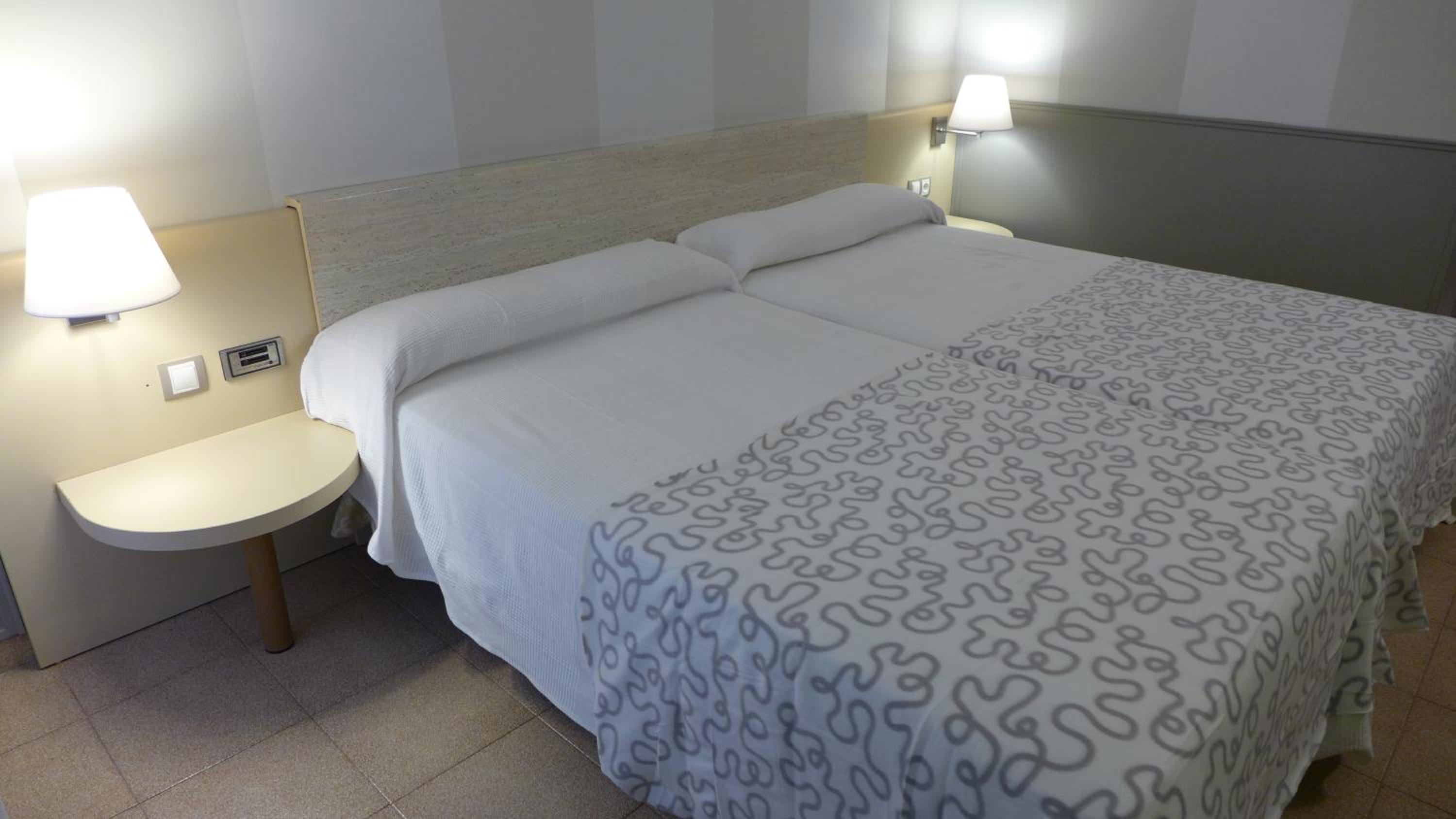 Double or Twin Room - Photo 14