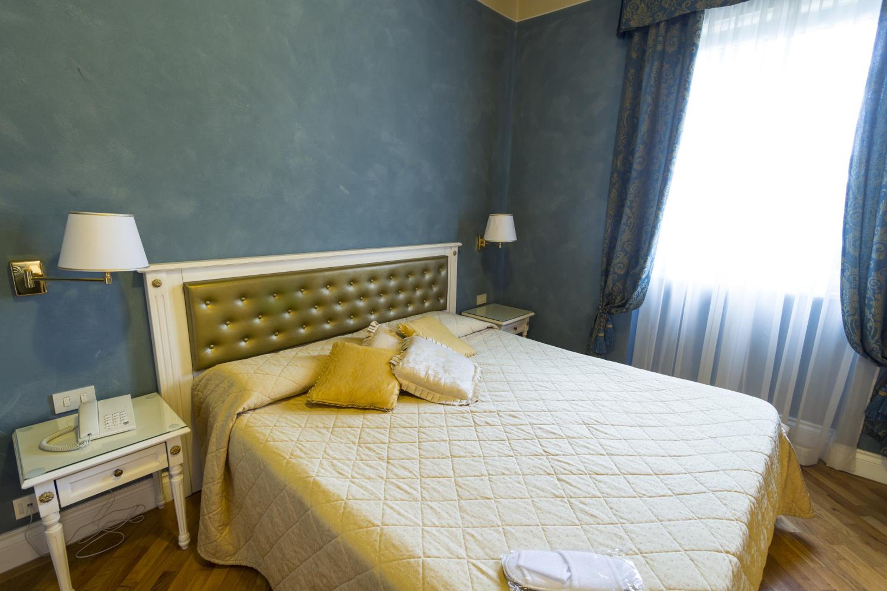 Double or Twin Room - Photo 6