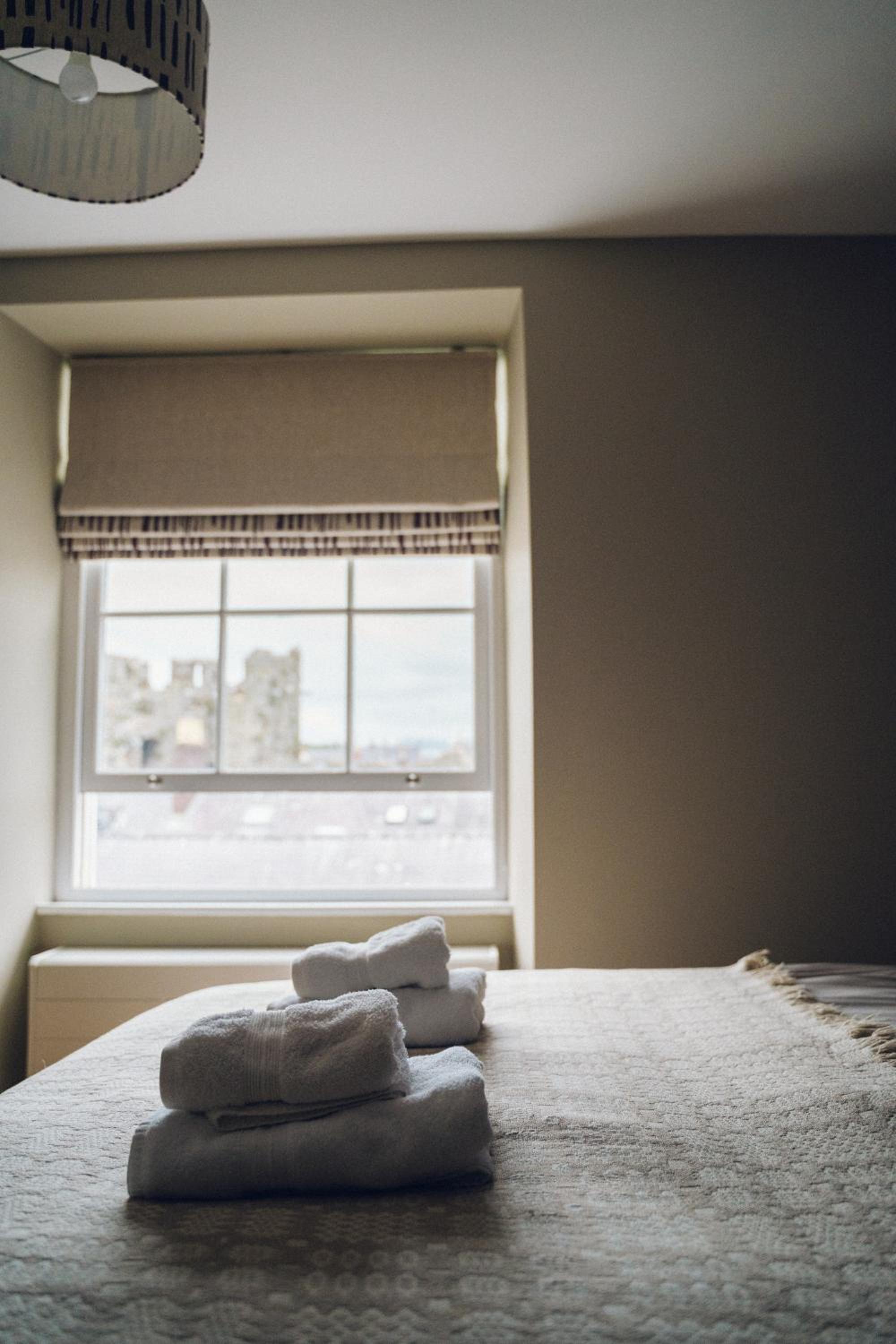 Large Double Room - Photo 1