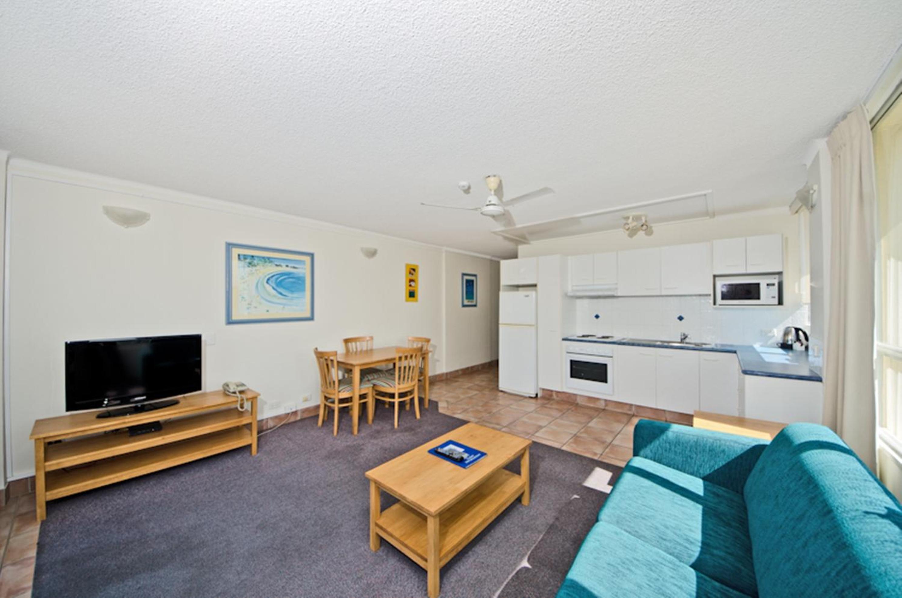 1 Bedroom Pool View - Photo 3