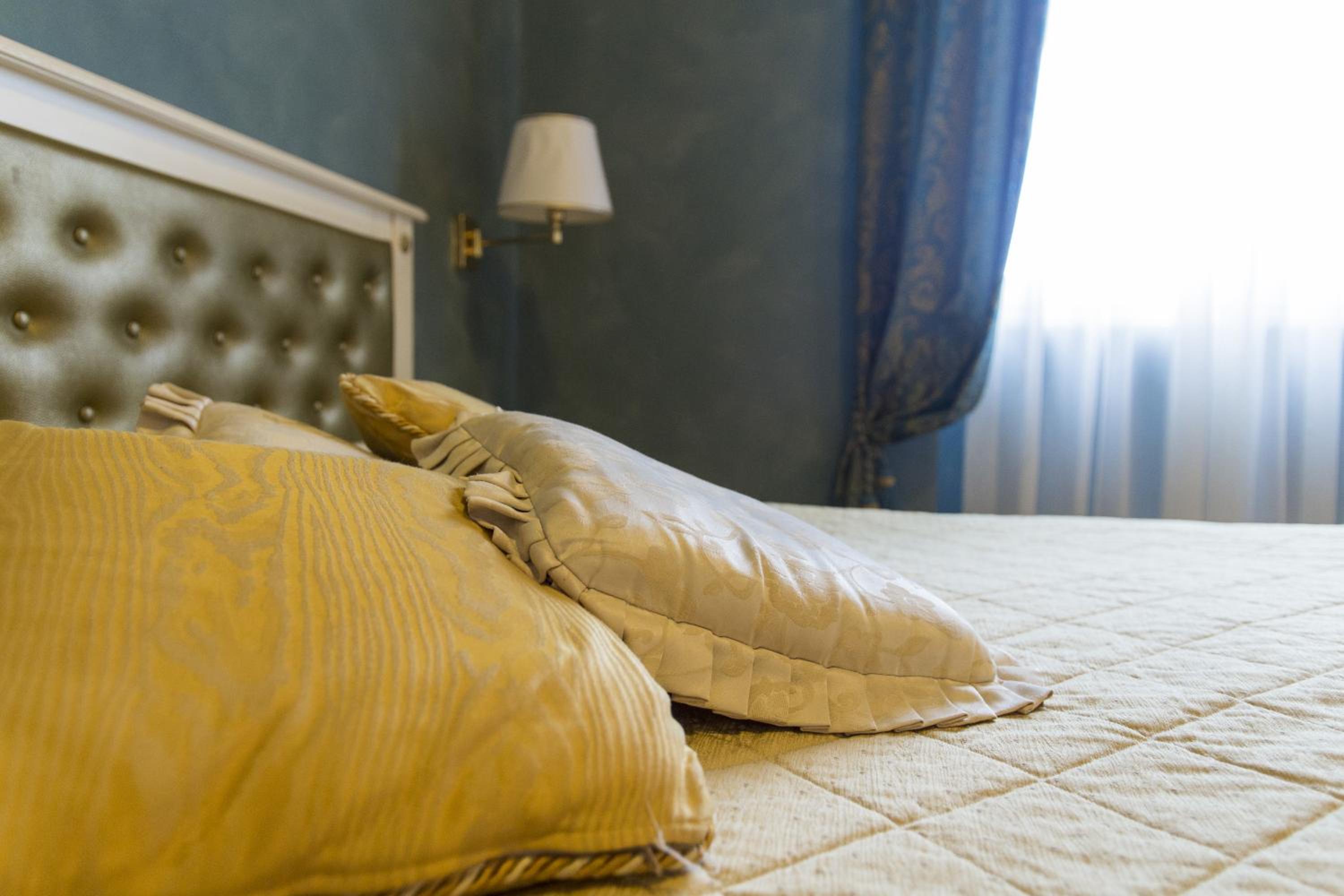 Double or Twin Room - Photo 9