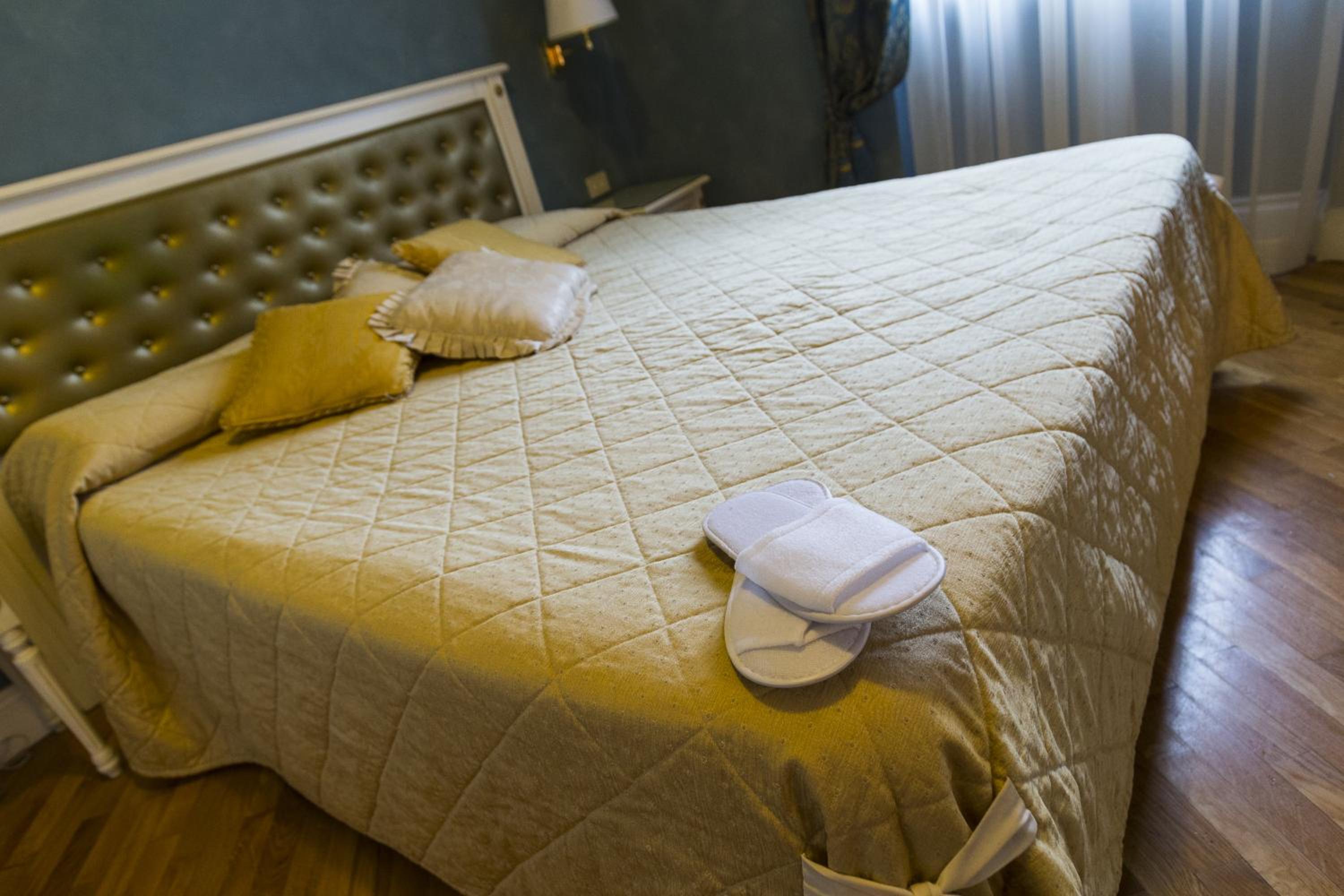 Double or Twin Room - Photo 8