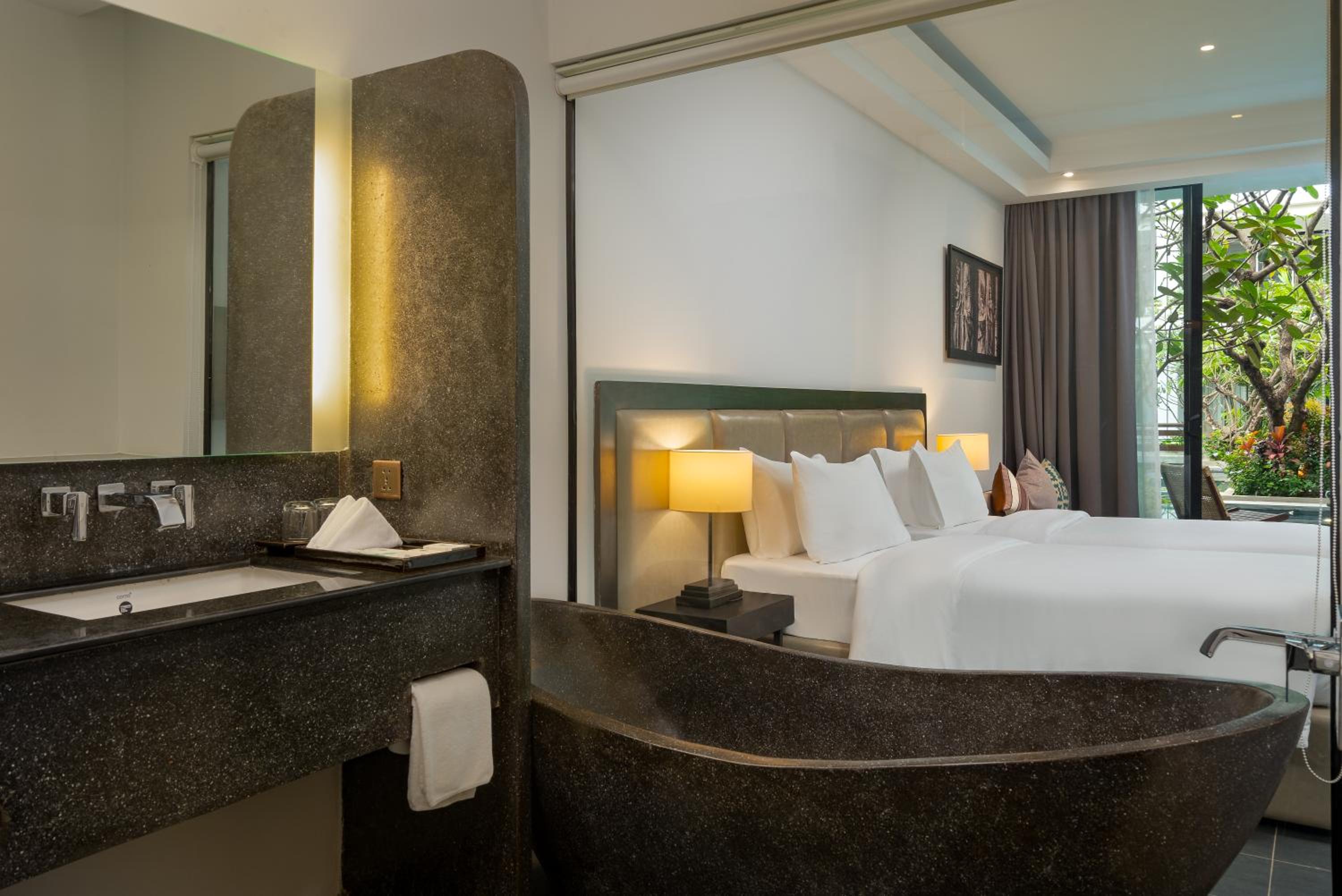 Deluxe Double or Twin Room with Pool View - Photo 3