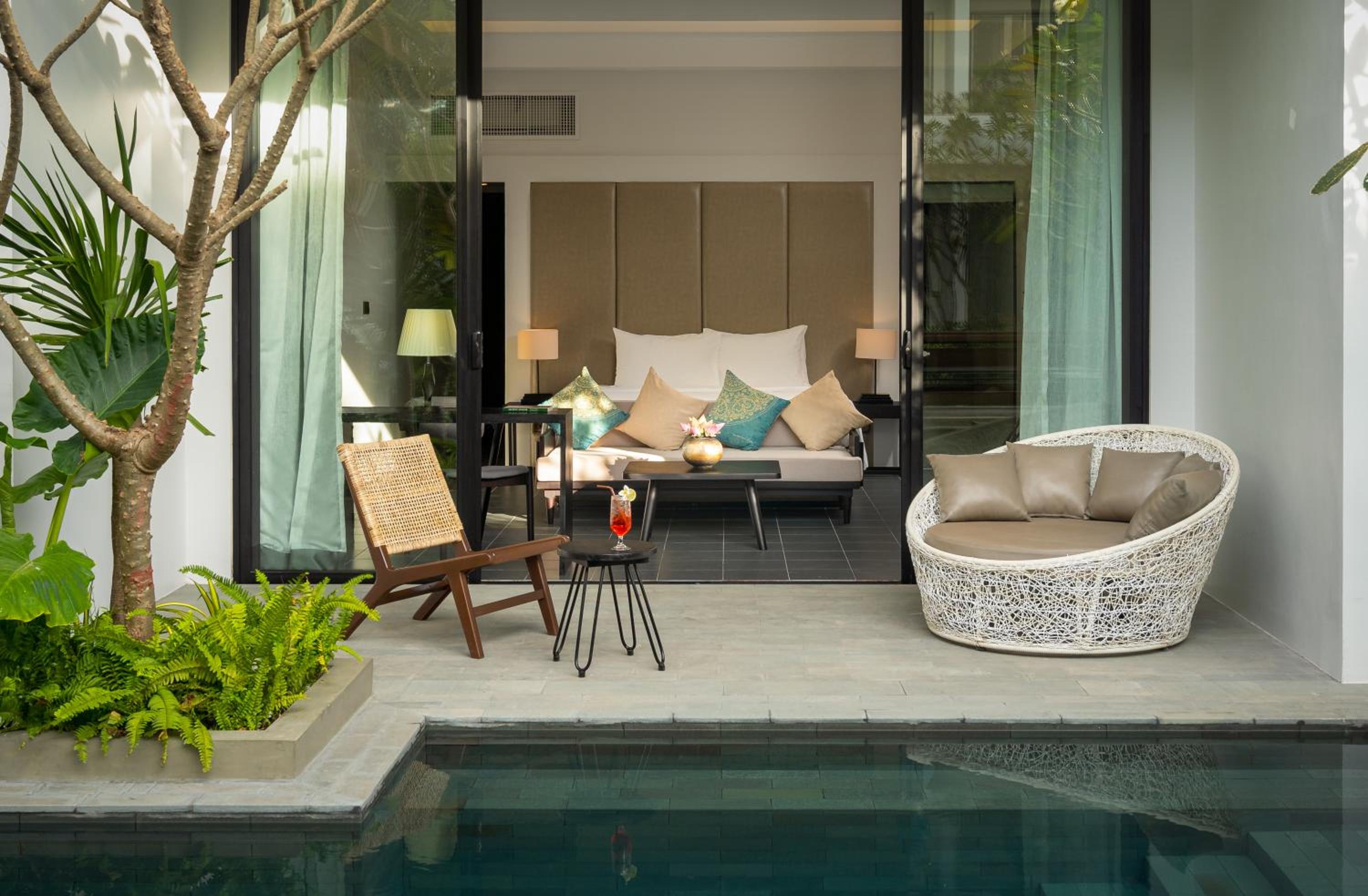 Suite Pool Access - Photo 1