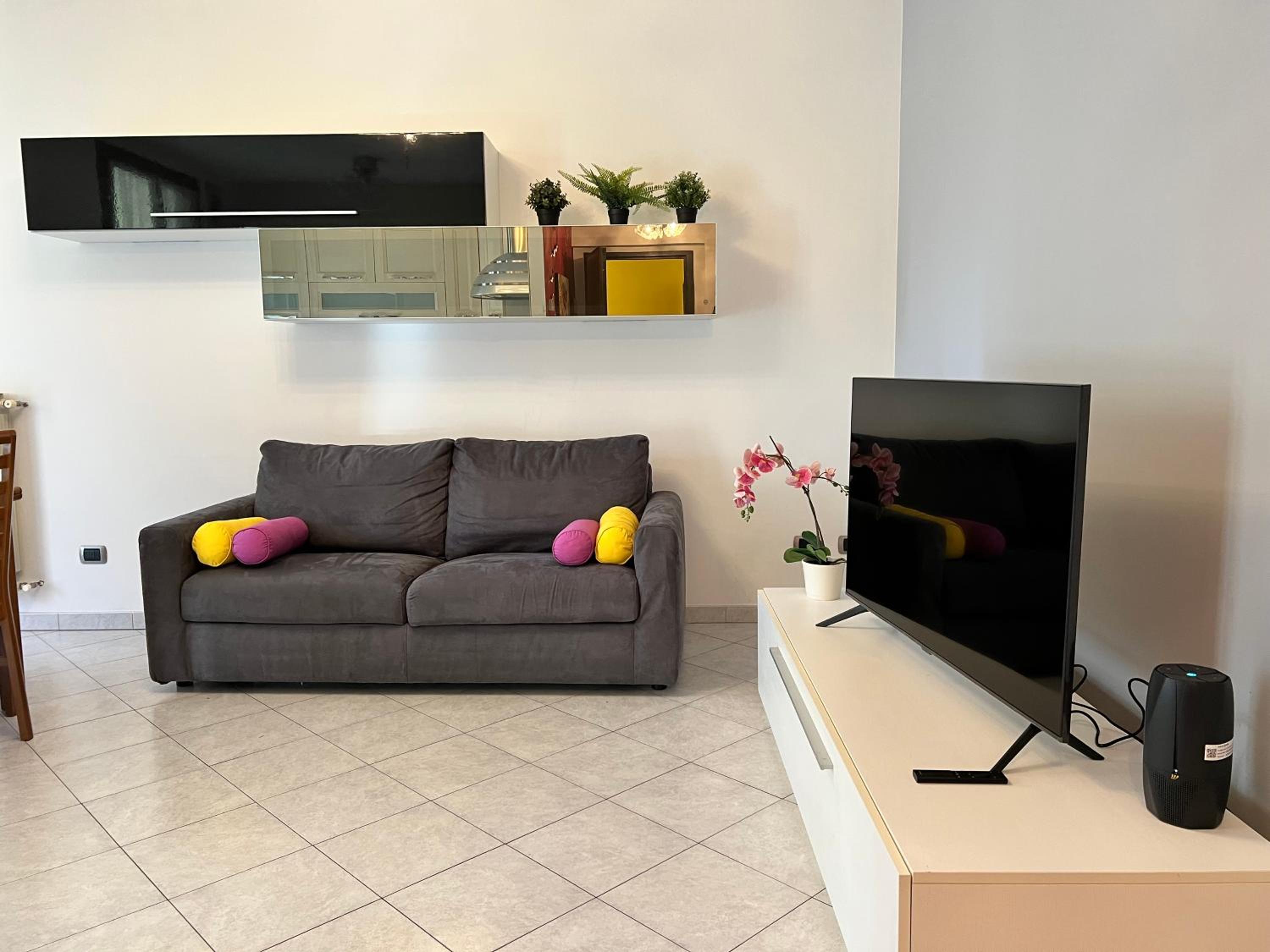 One-Bedroom Apartment photo 1