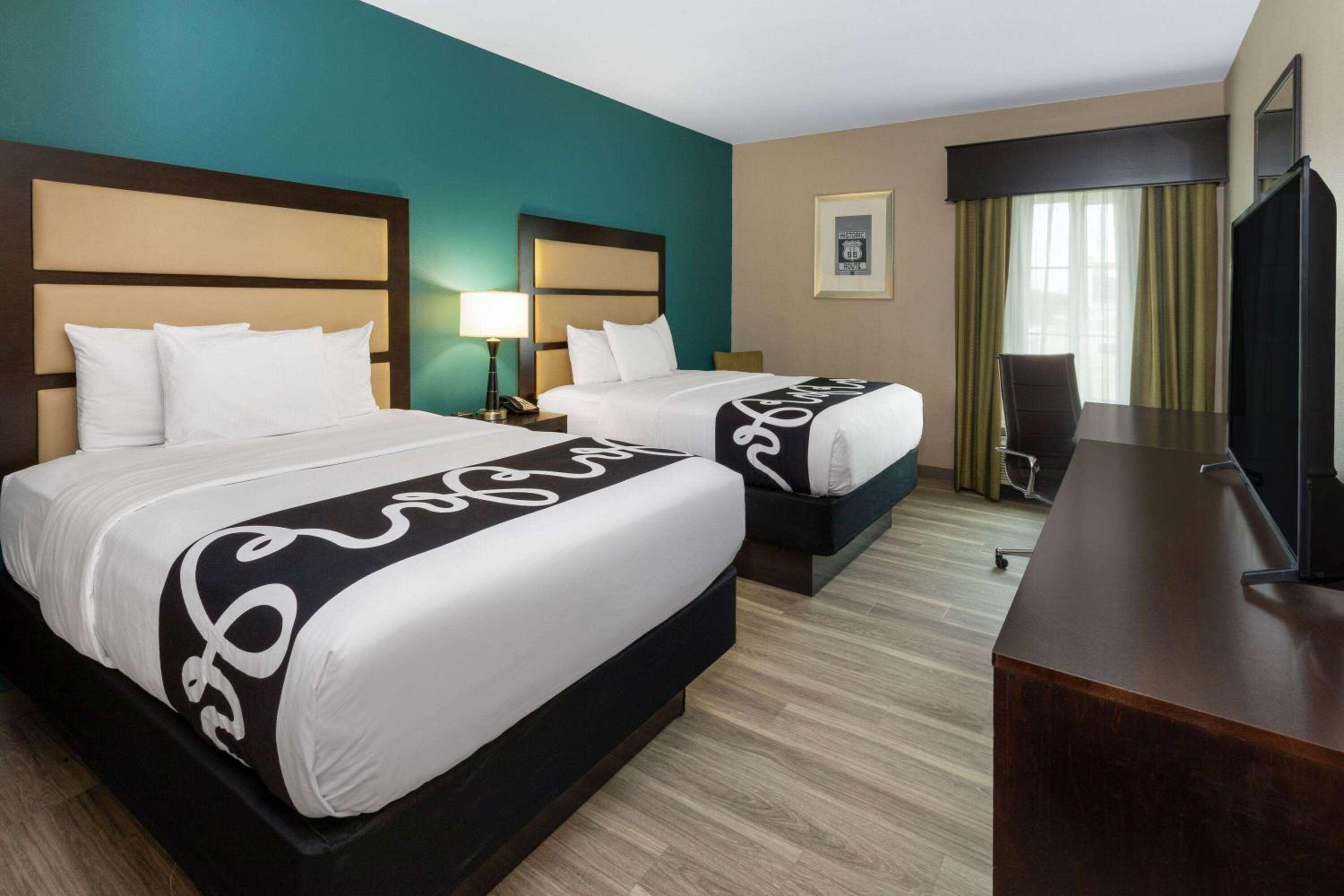 Deluxe Queen Room with Two Queen Beds photo 1