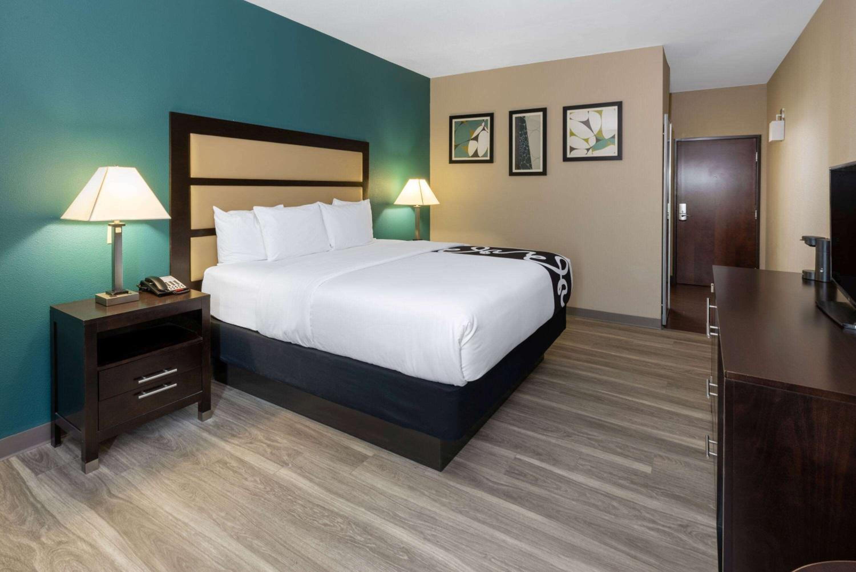 Deluxe King Room photo 1