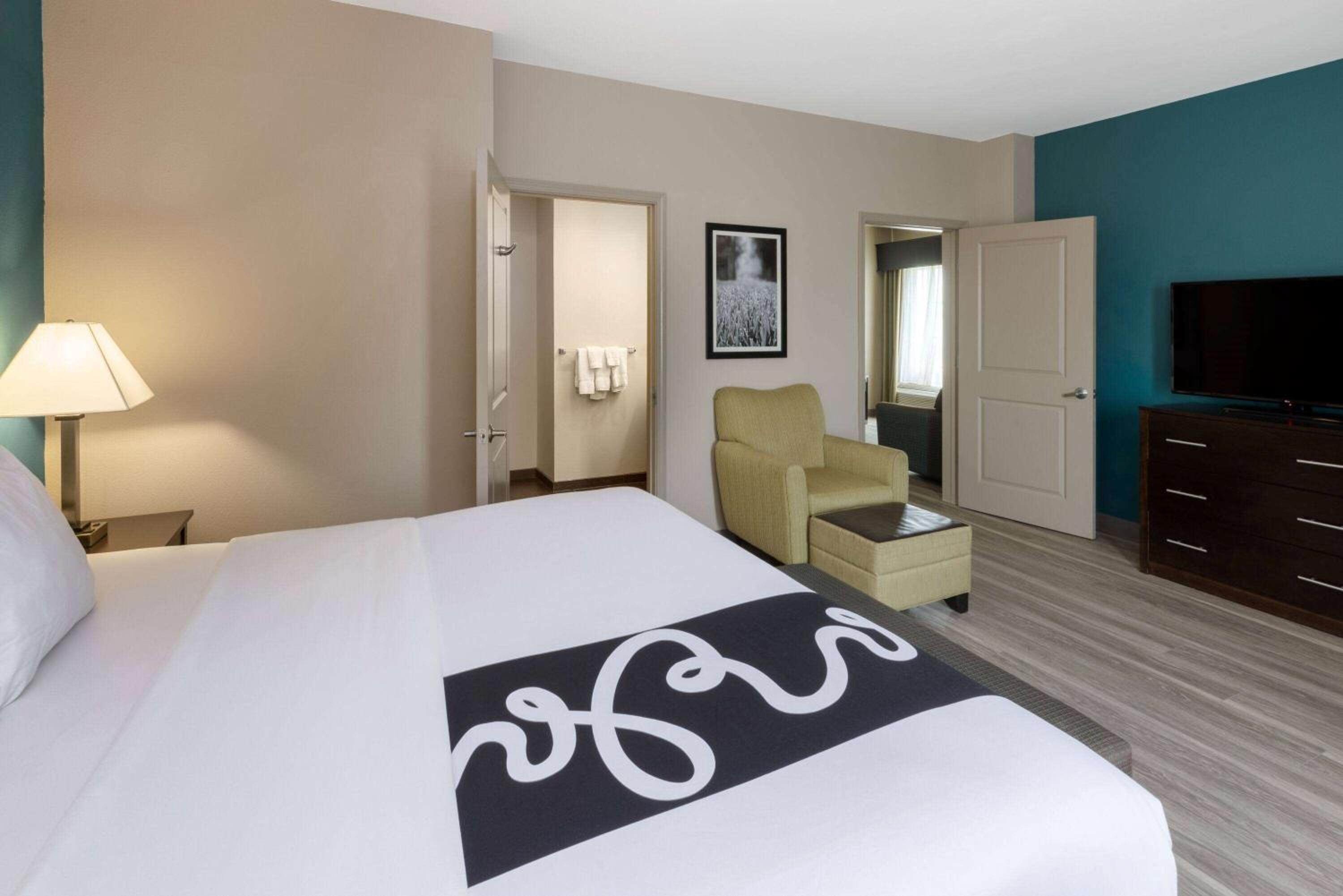 One-Bedroom King Suite - Non-Smoking photo 1