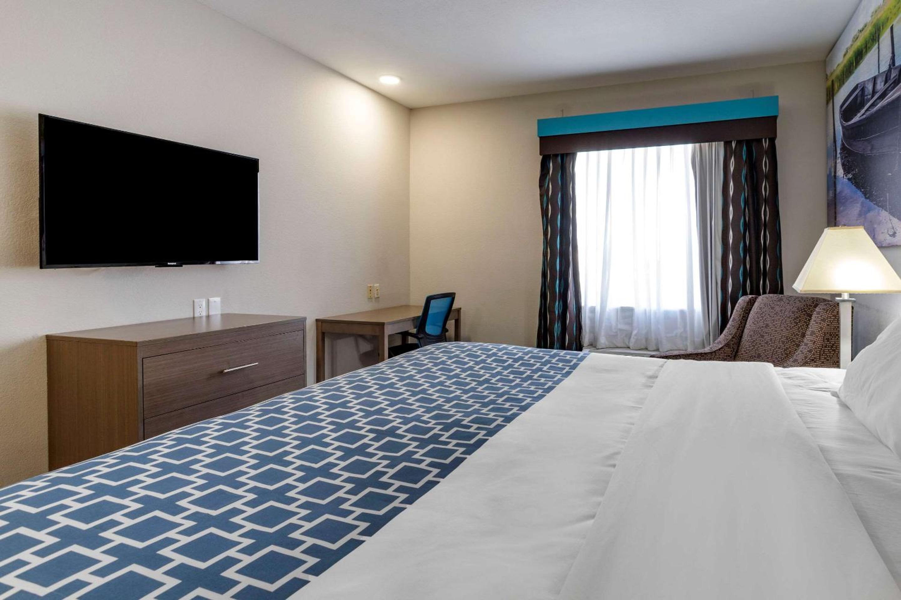 Standard King Room - Non-Smoking  - Photo 4