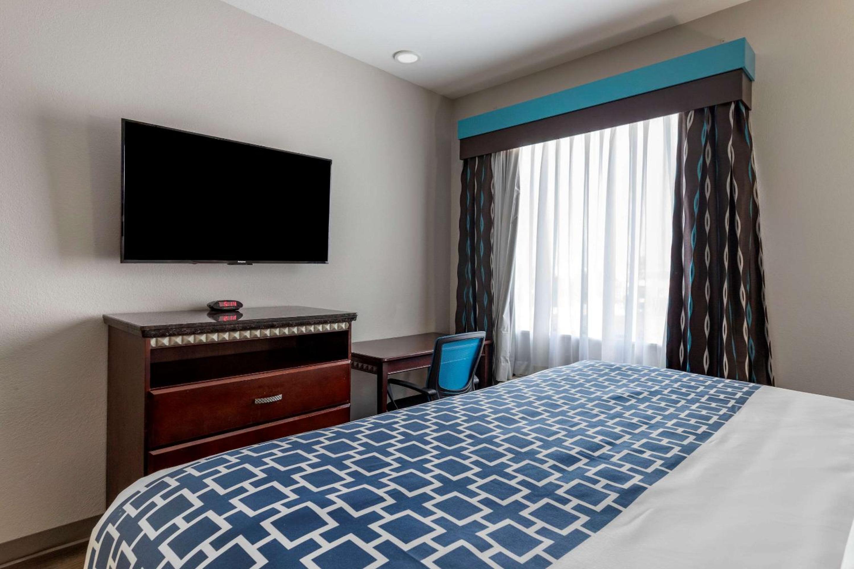 King Suite - Non-Smoking - Photo 1