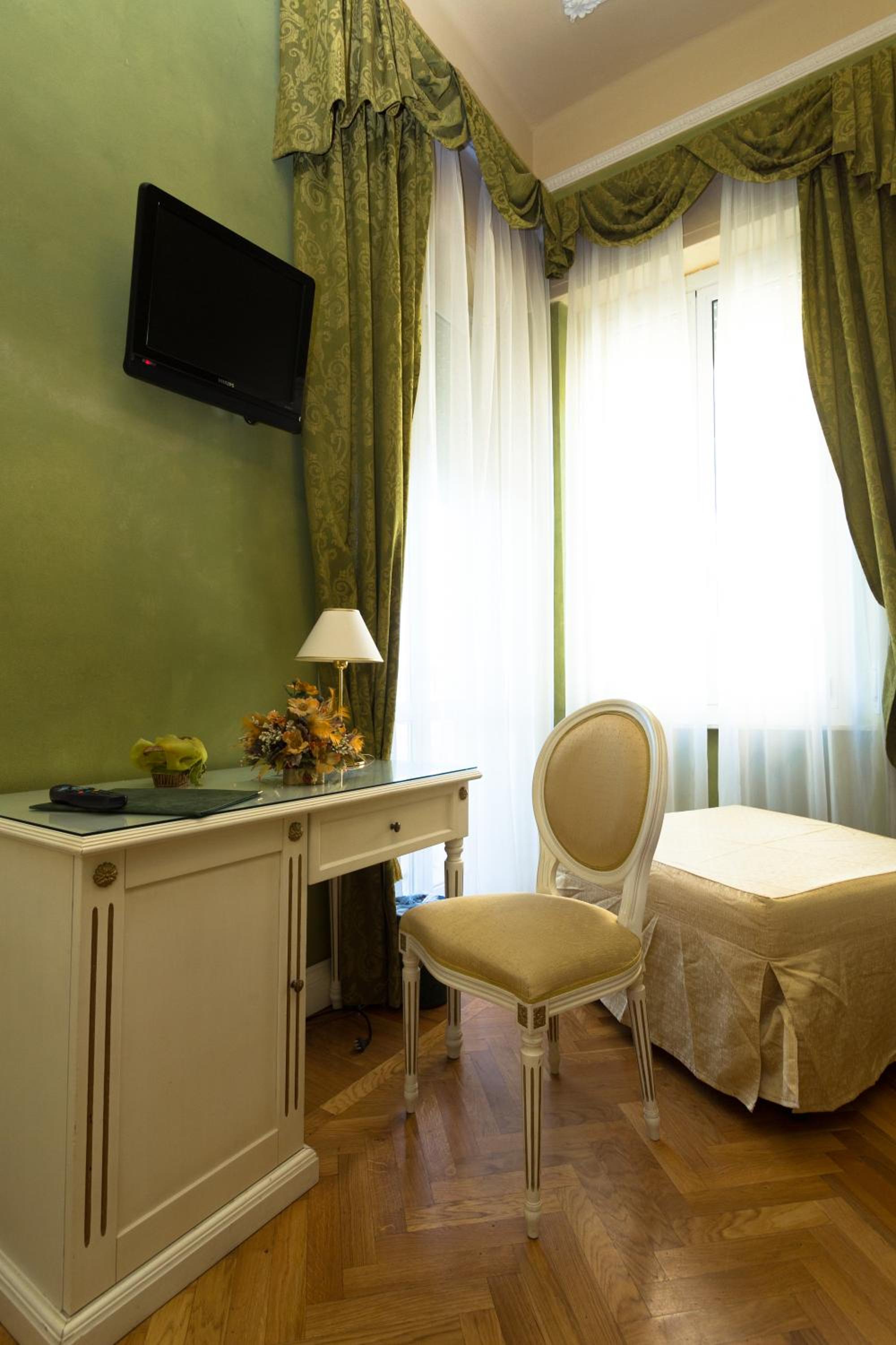 Double or Twin Room - Photo 17